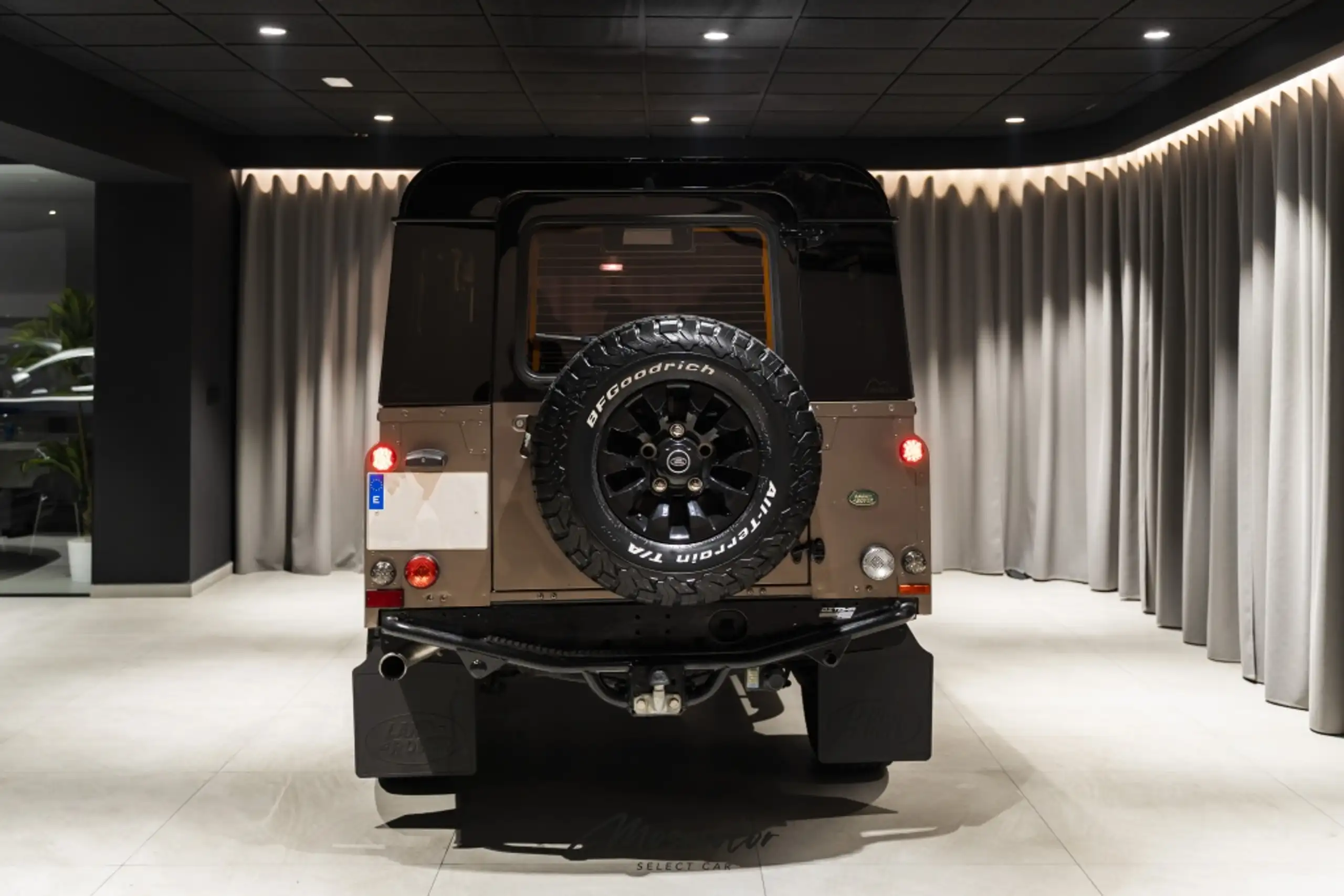 Land Rover - Defender