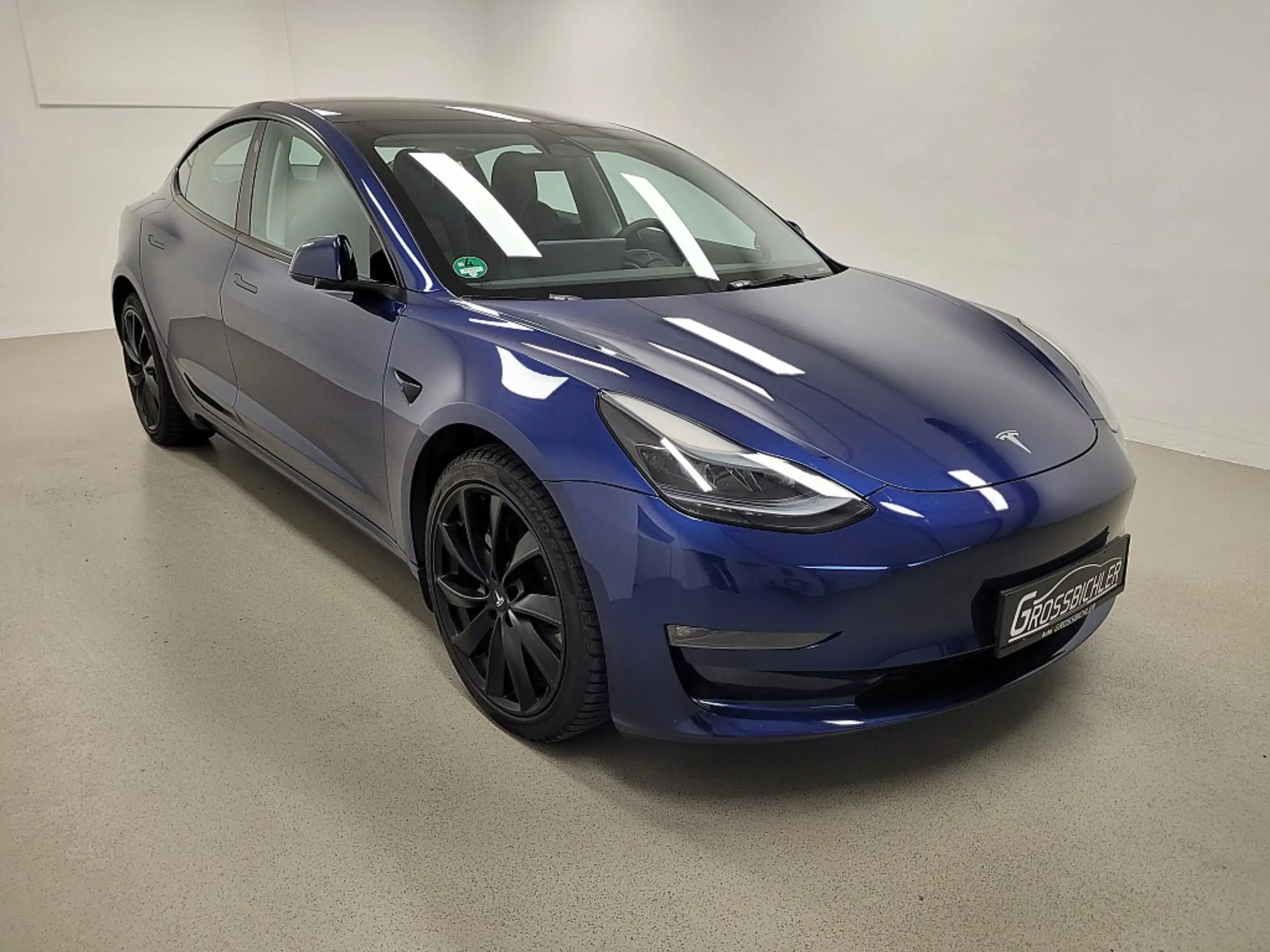 Tesla - Model 3