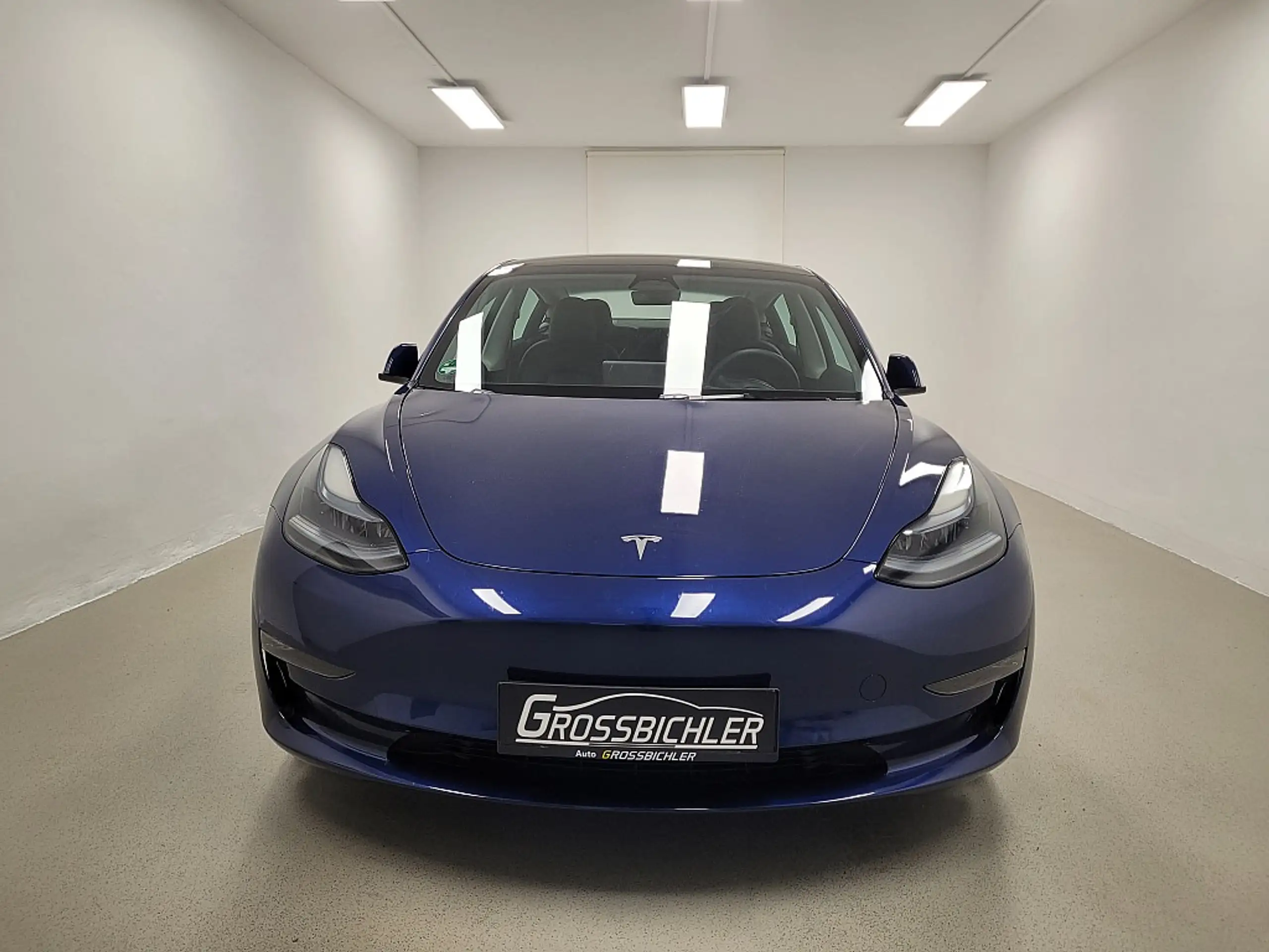 Tesla - Model 3