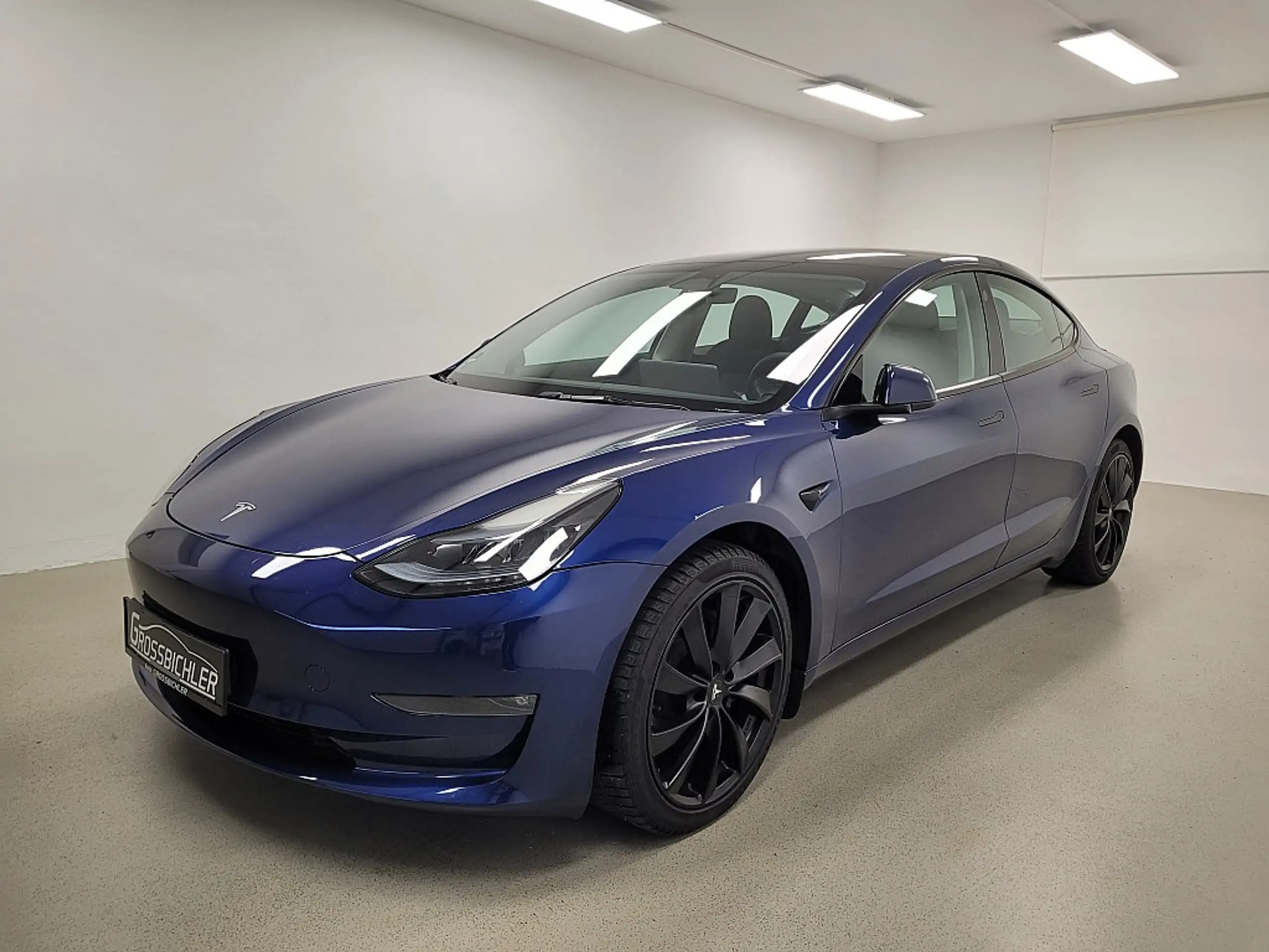 Tesla - Model 3