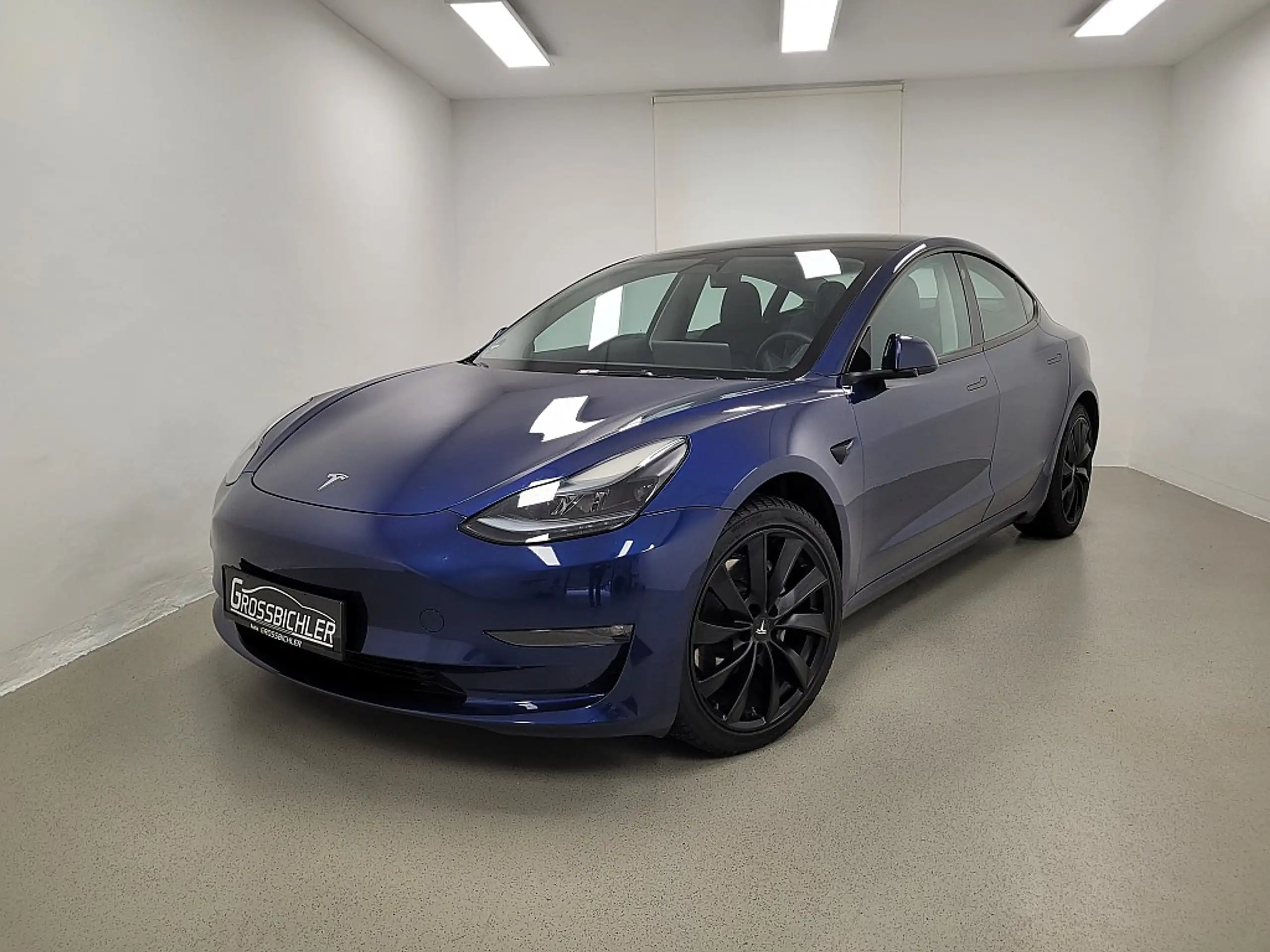 Tesla - Model 3