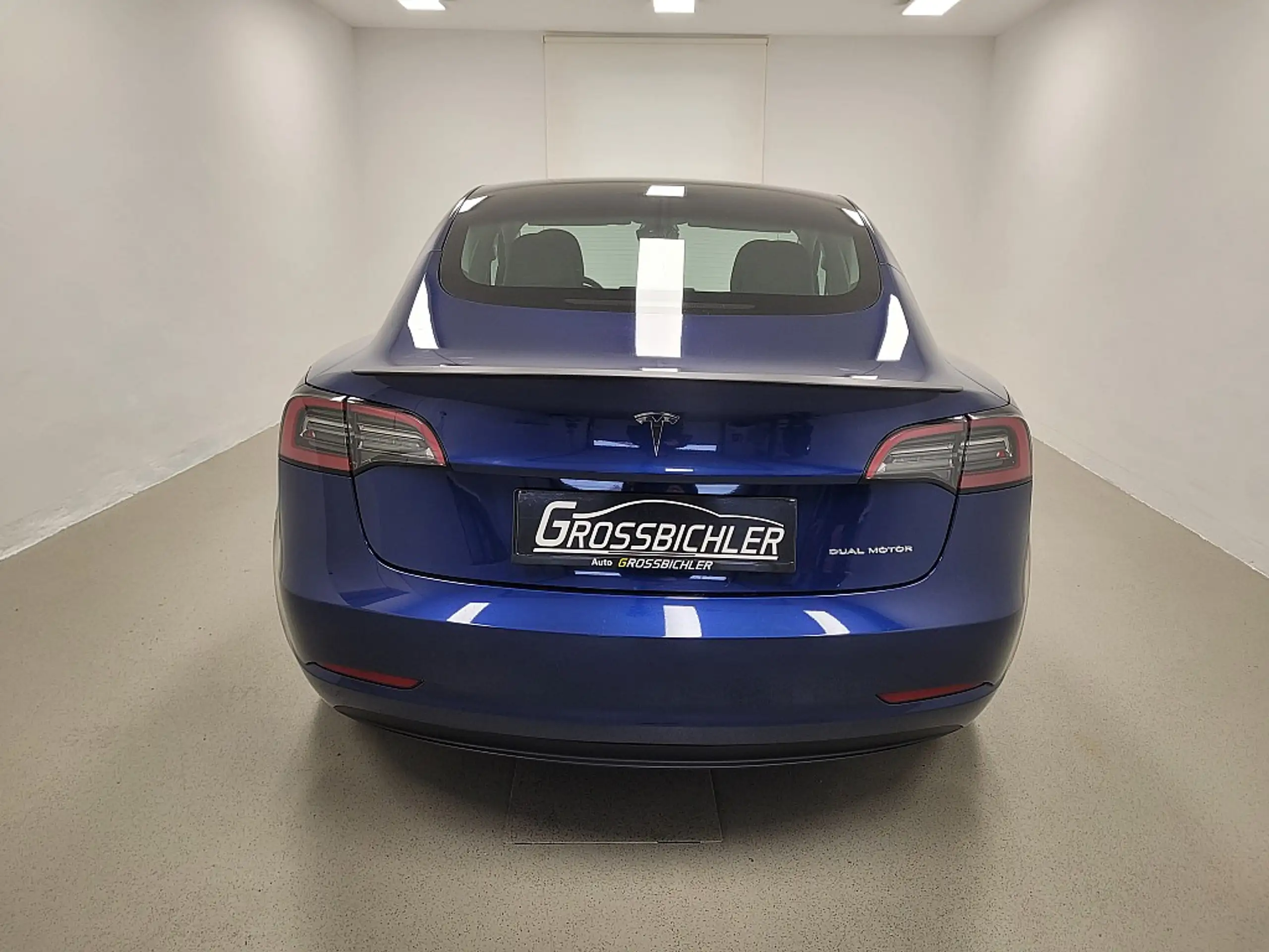 Tesla - Model 3