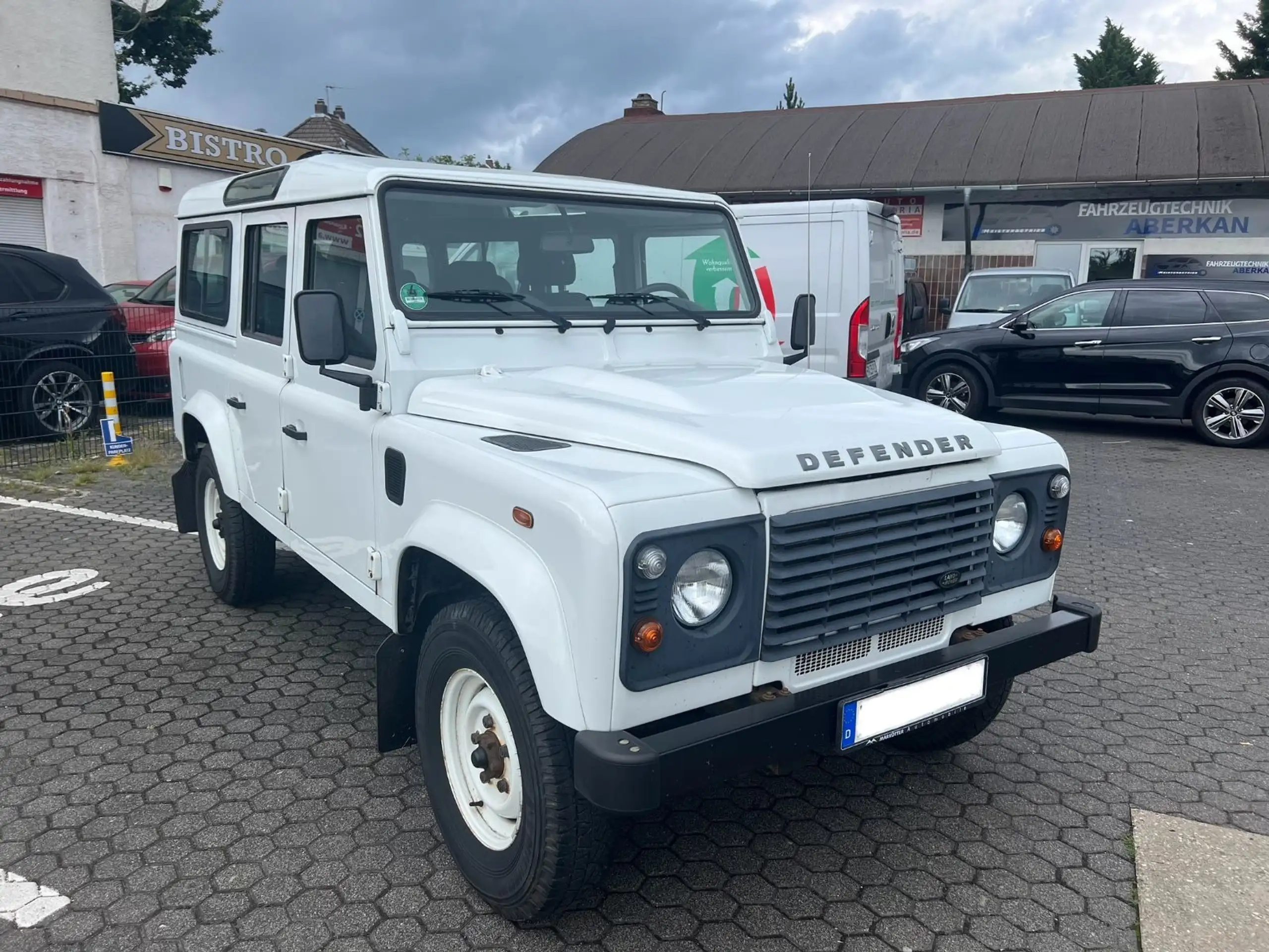 Land Rover - Defender