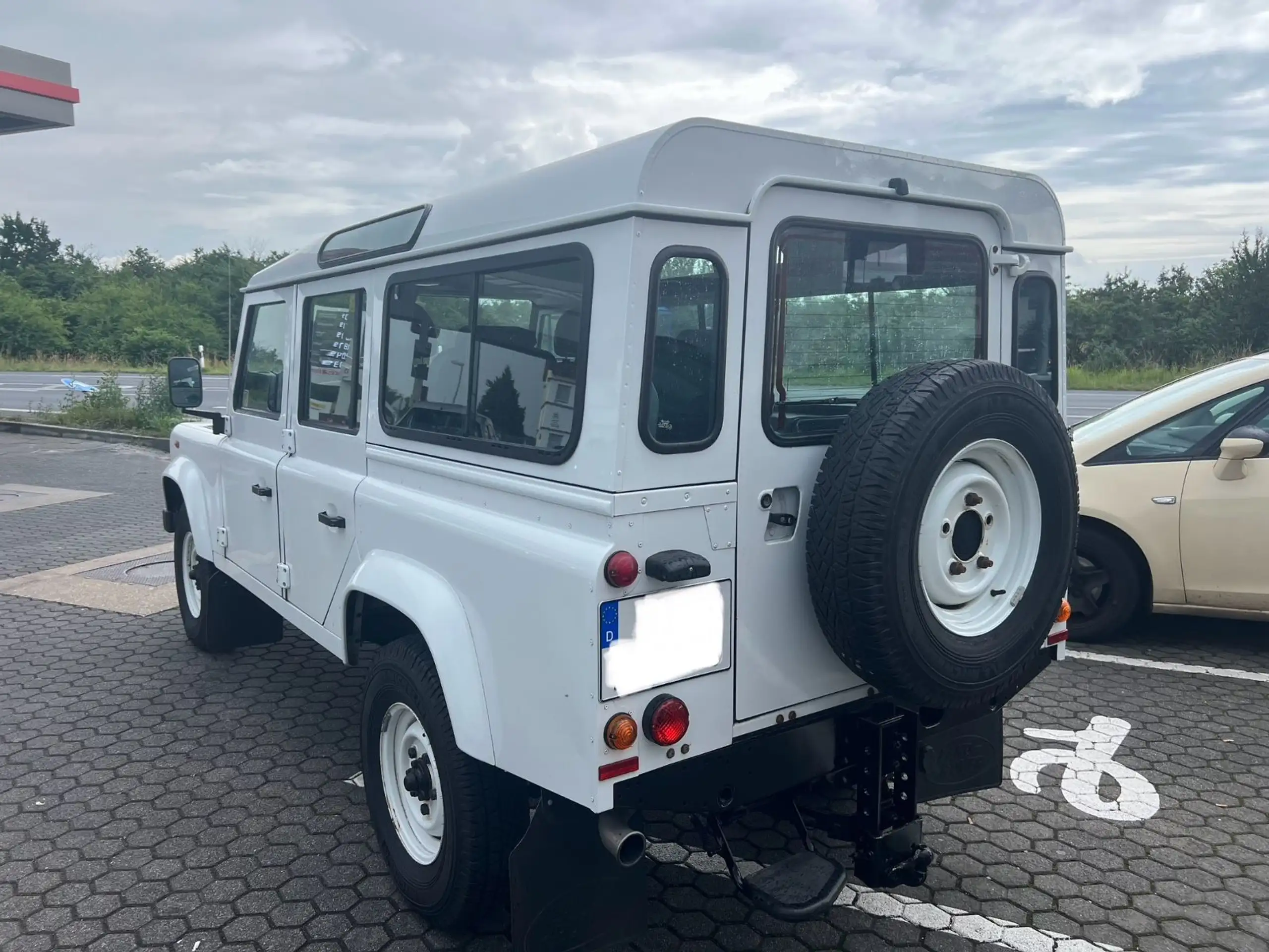 Land Rover - Defender