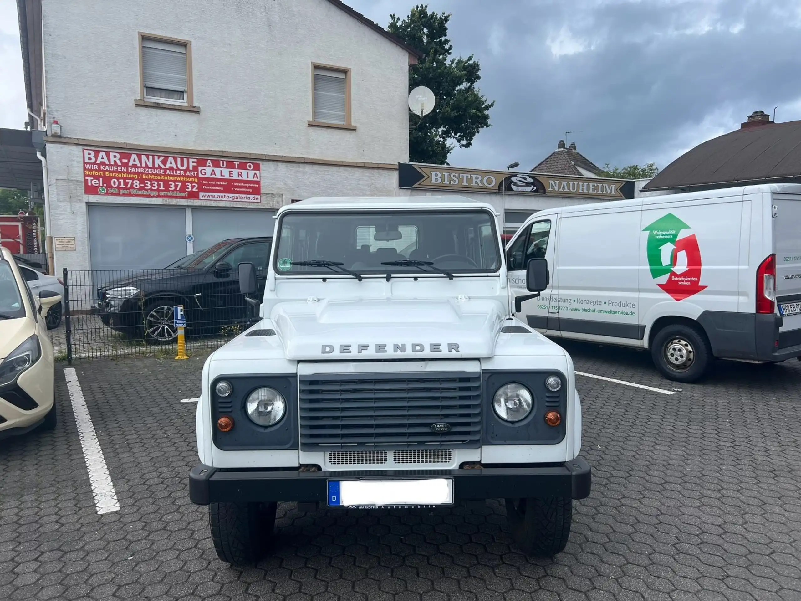 Land Rover - Defender