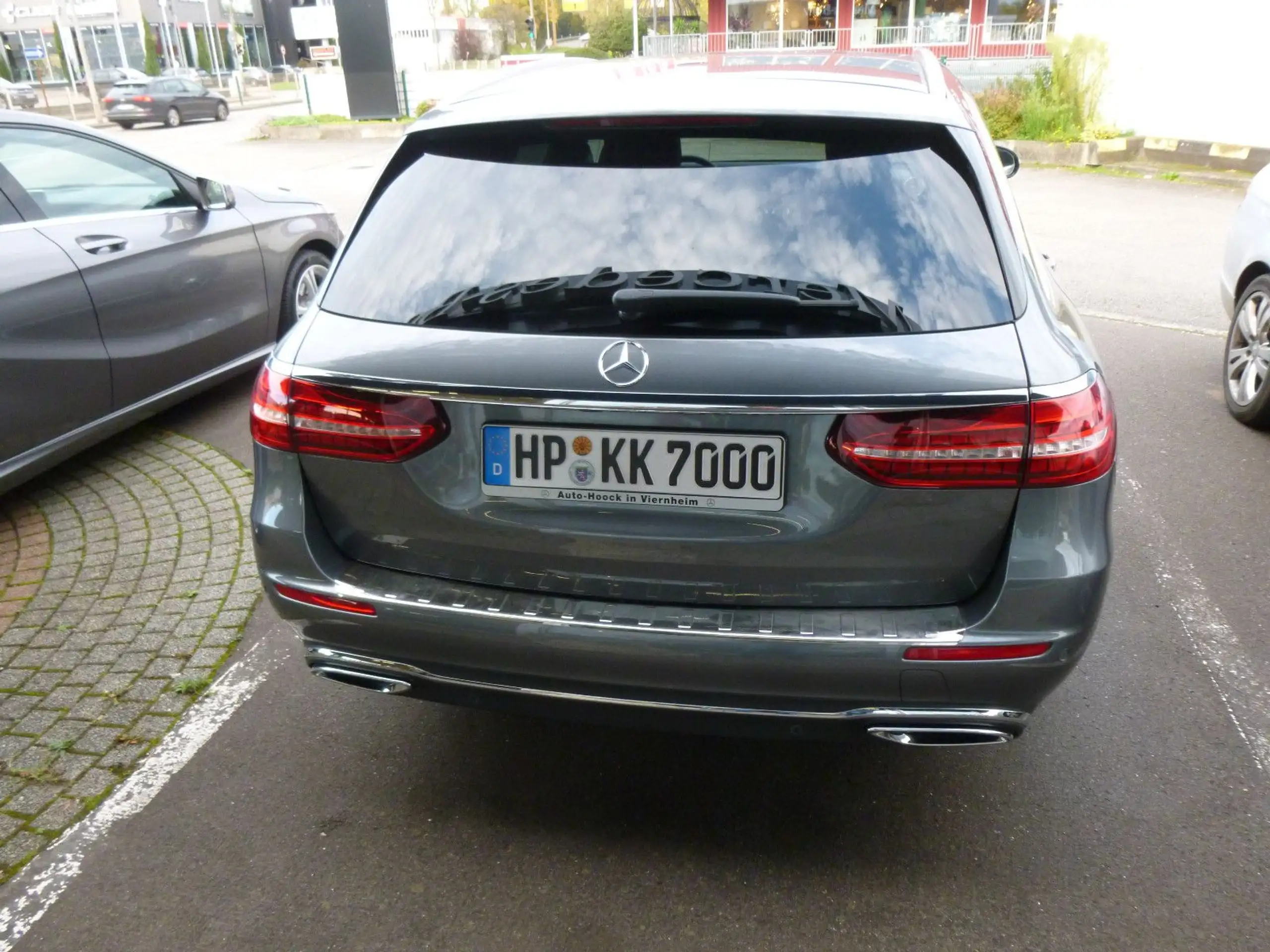 Mercedes-Benz - E 220