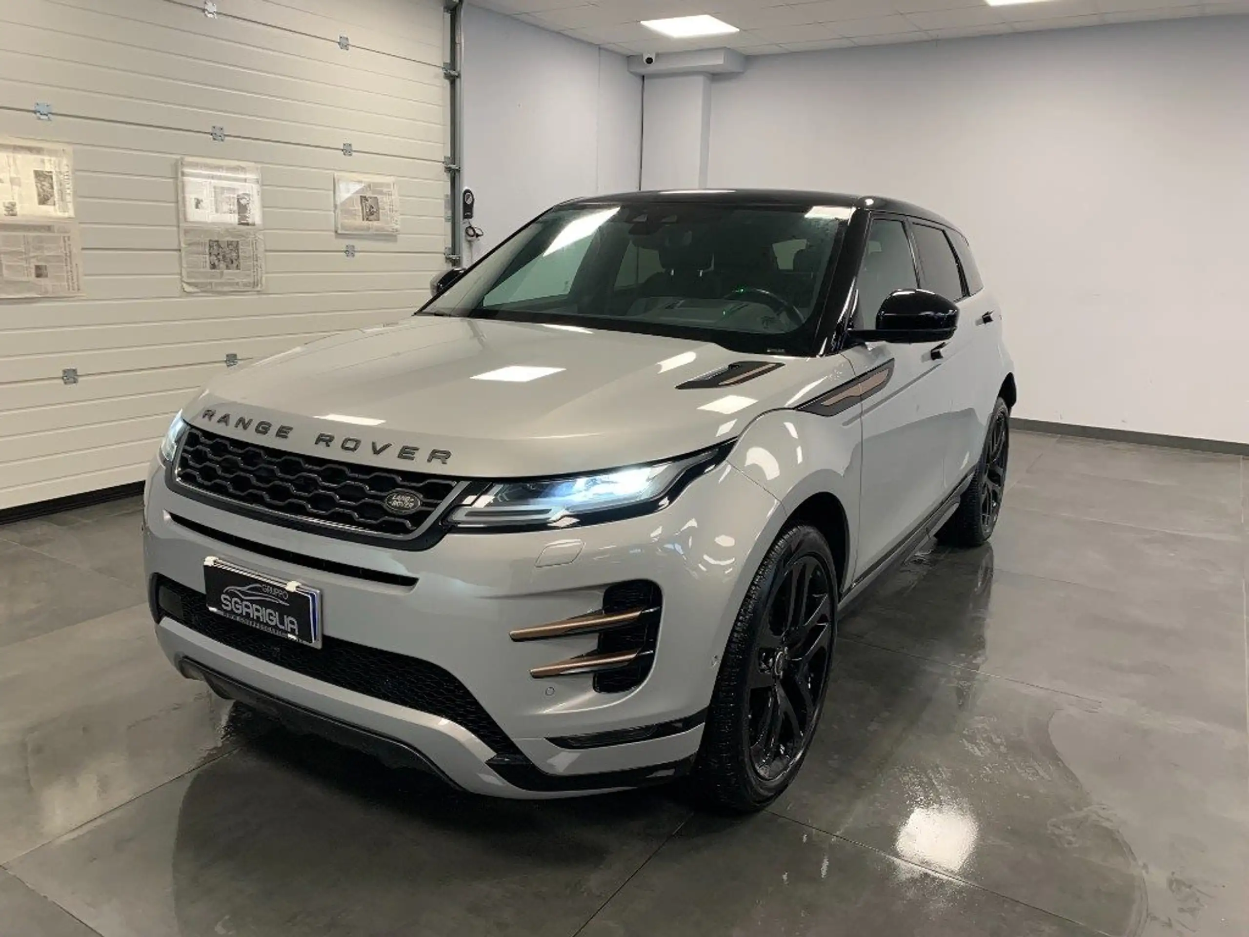 Land Rover - Range Rover Evoque