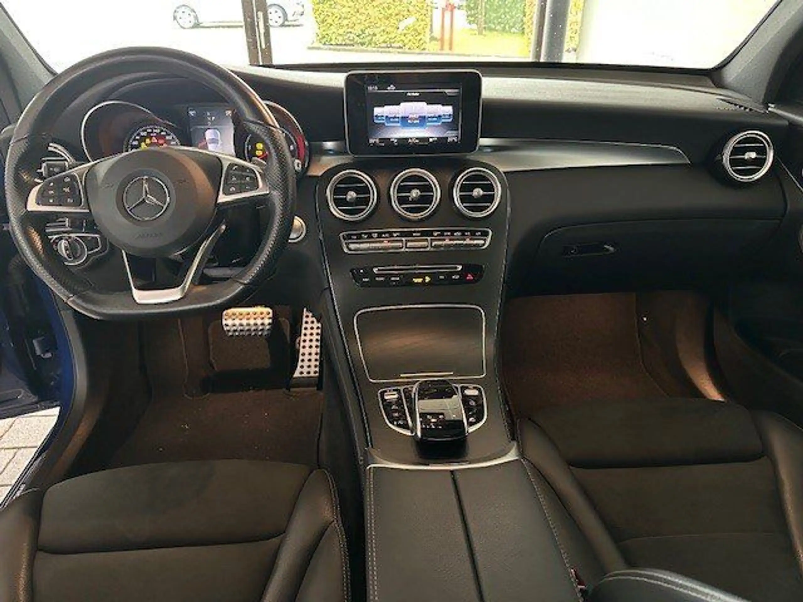 Mercedes-Benz - GLC 220