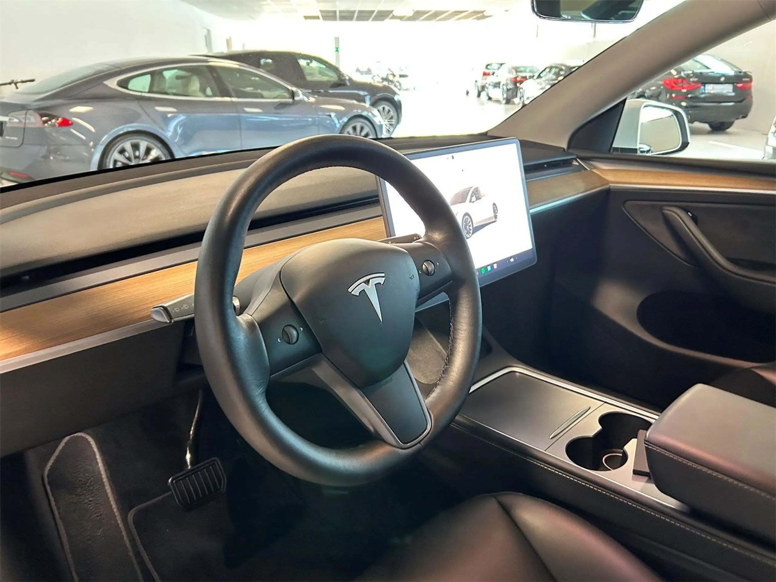 Tesla - Model Y