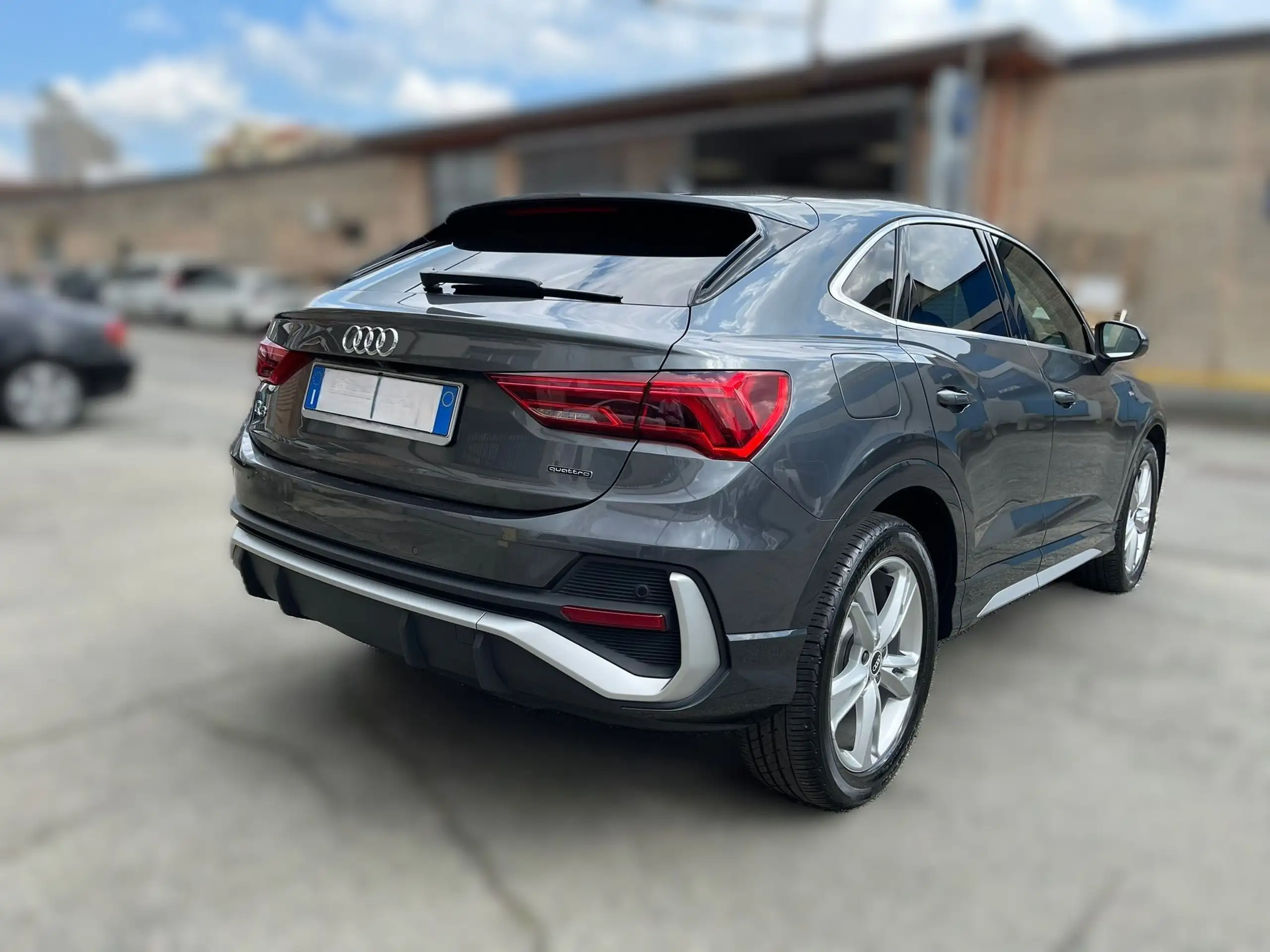 Audi - Q3