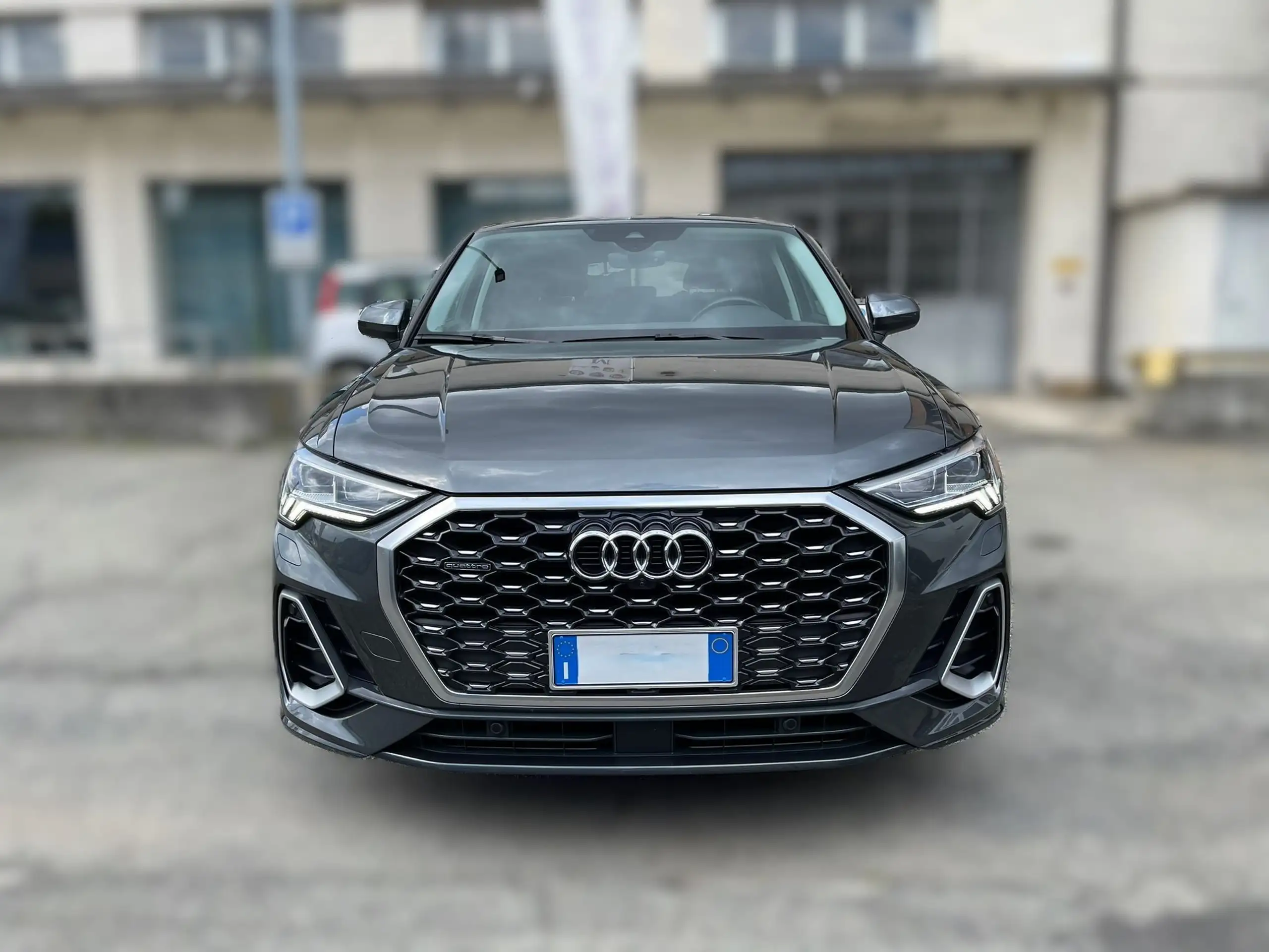 Audi - Q3