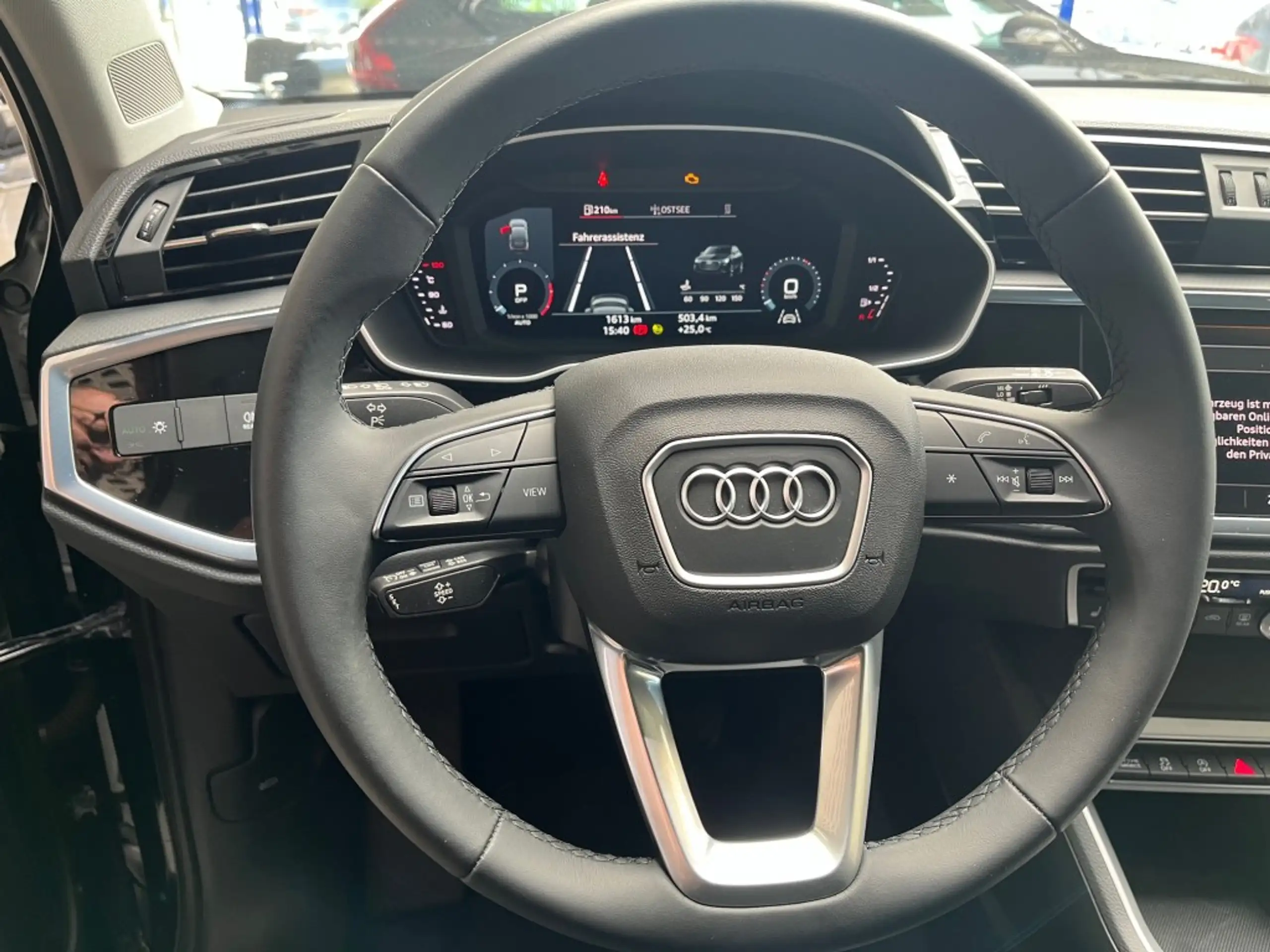 Audi - Q3