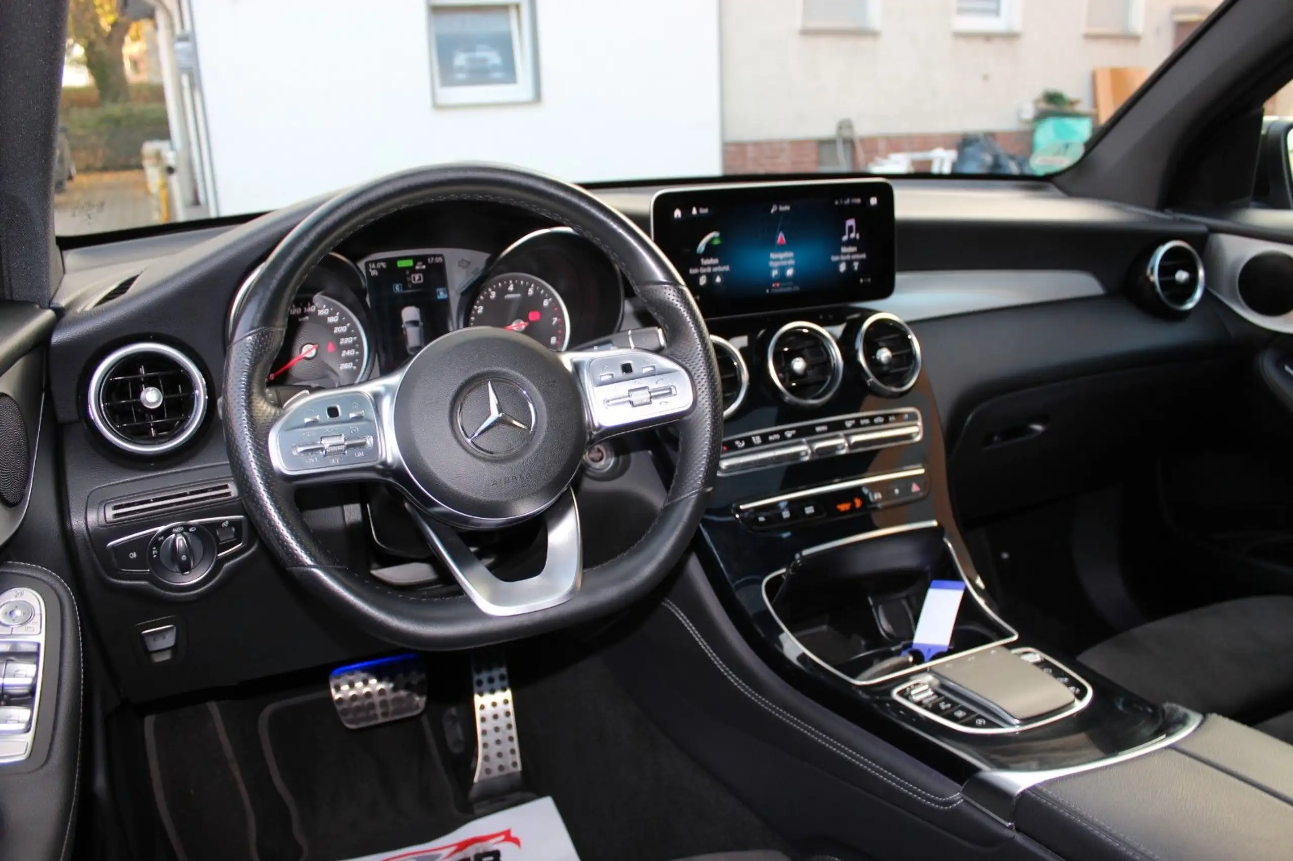 Mercedes-Benz - GLC 200