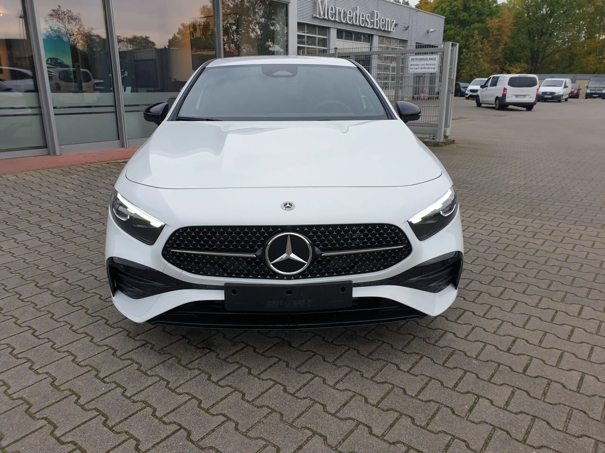 Mercedes-Benz - A 220