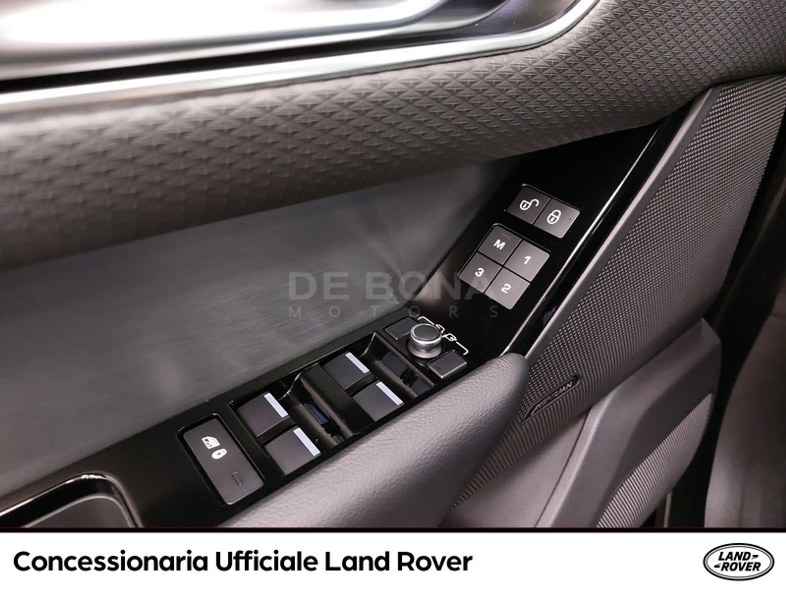 Land Rover - Range Rover Velar