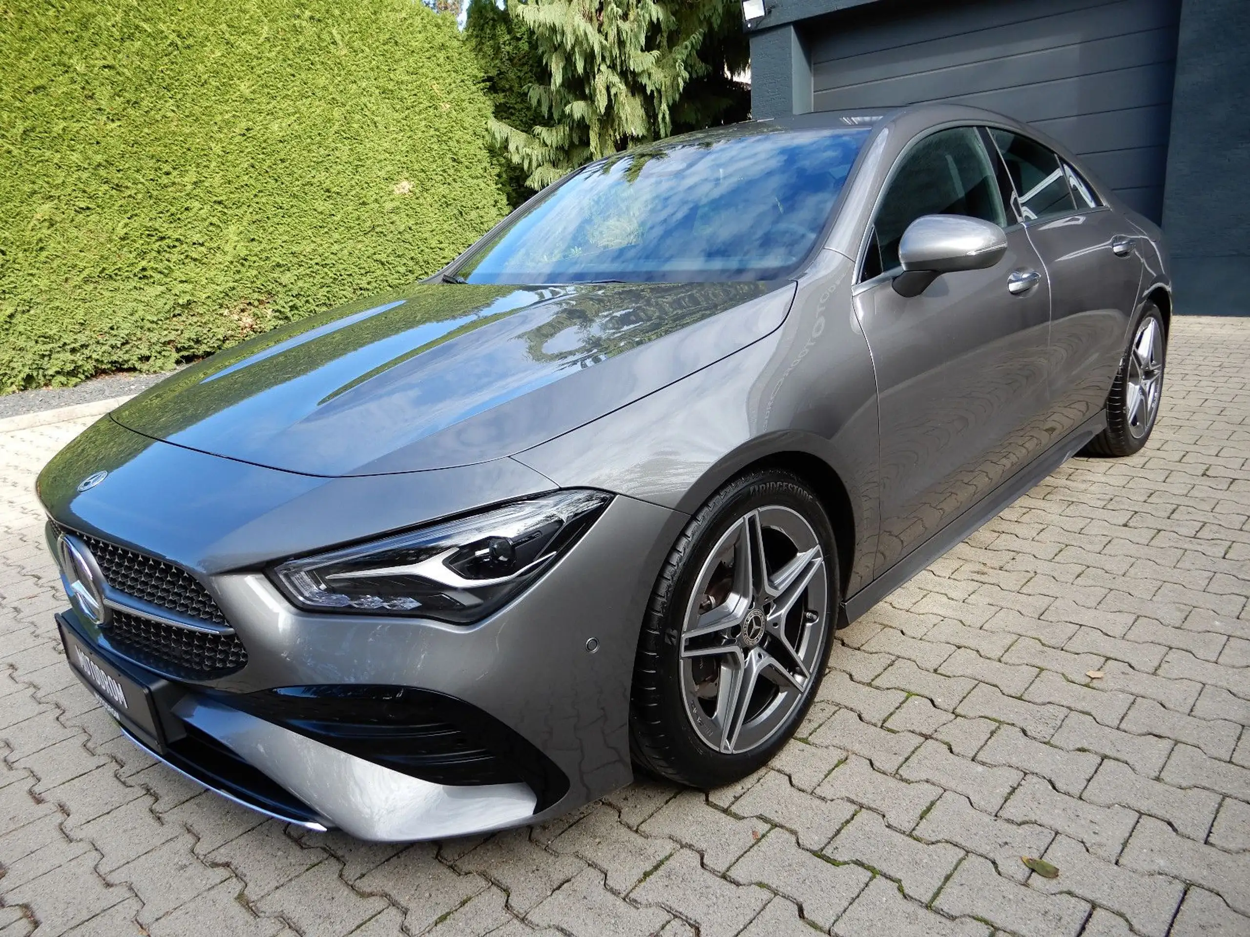 Mercedes-Benz - CLA 200