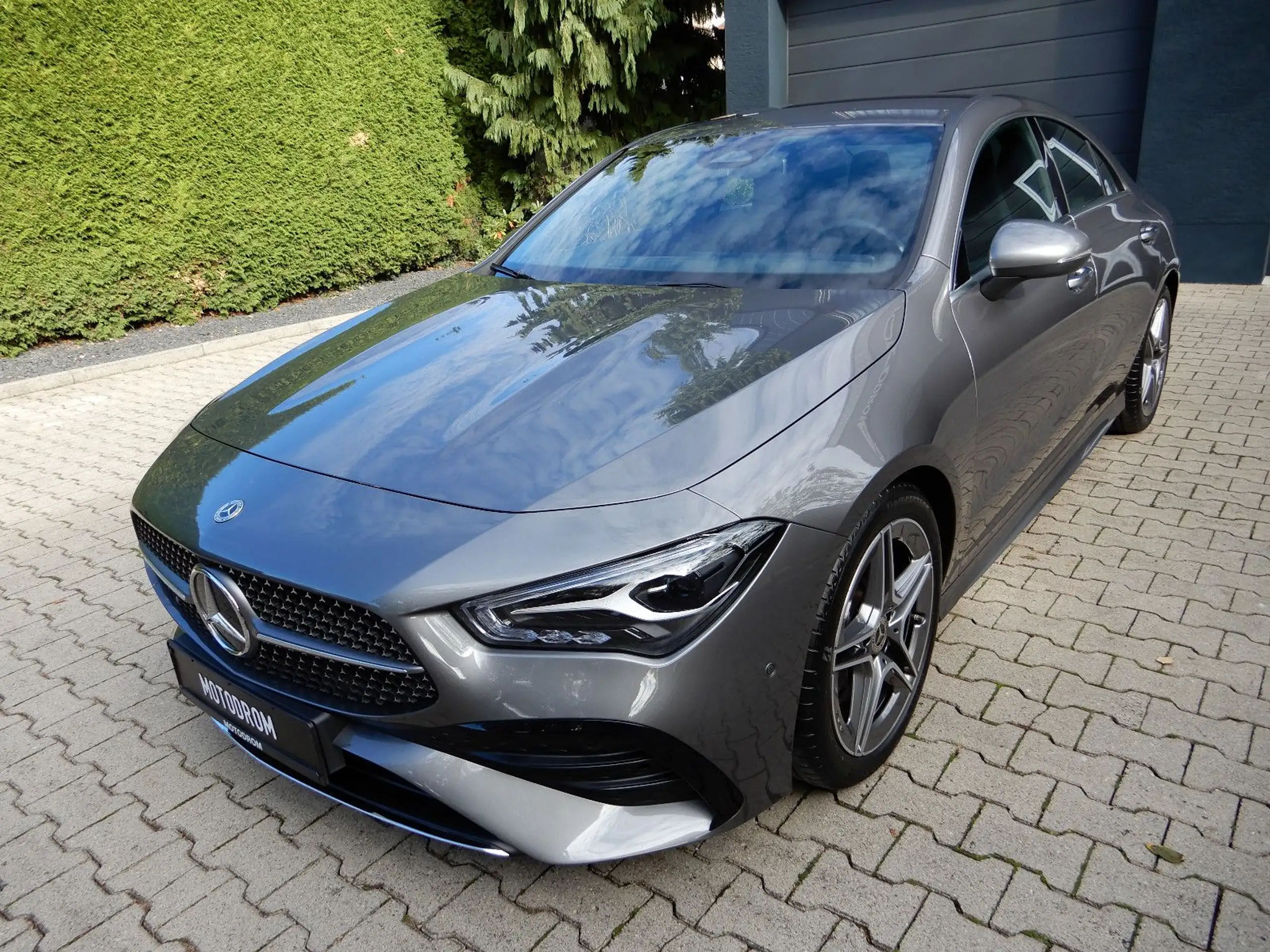 Mercedes-Benz - CLA 200