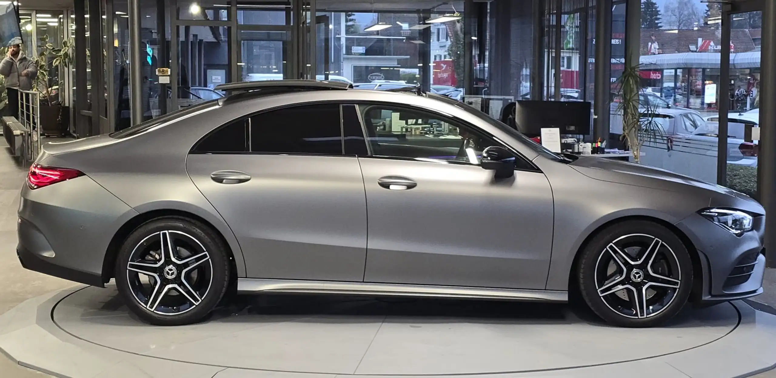 Mercedes-Benz - CLA 200