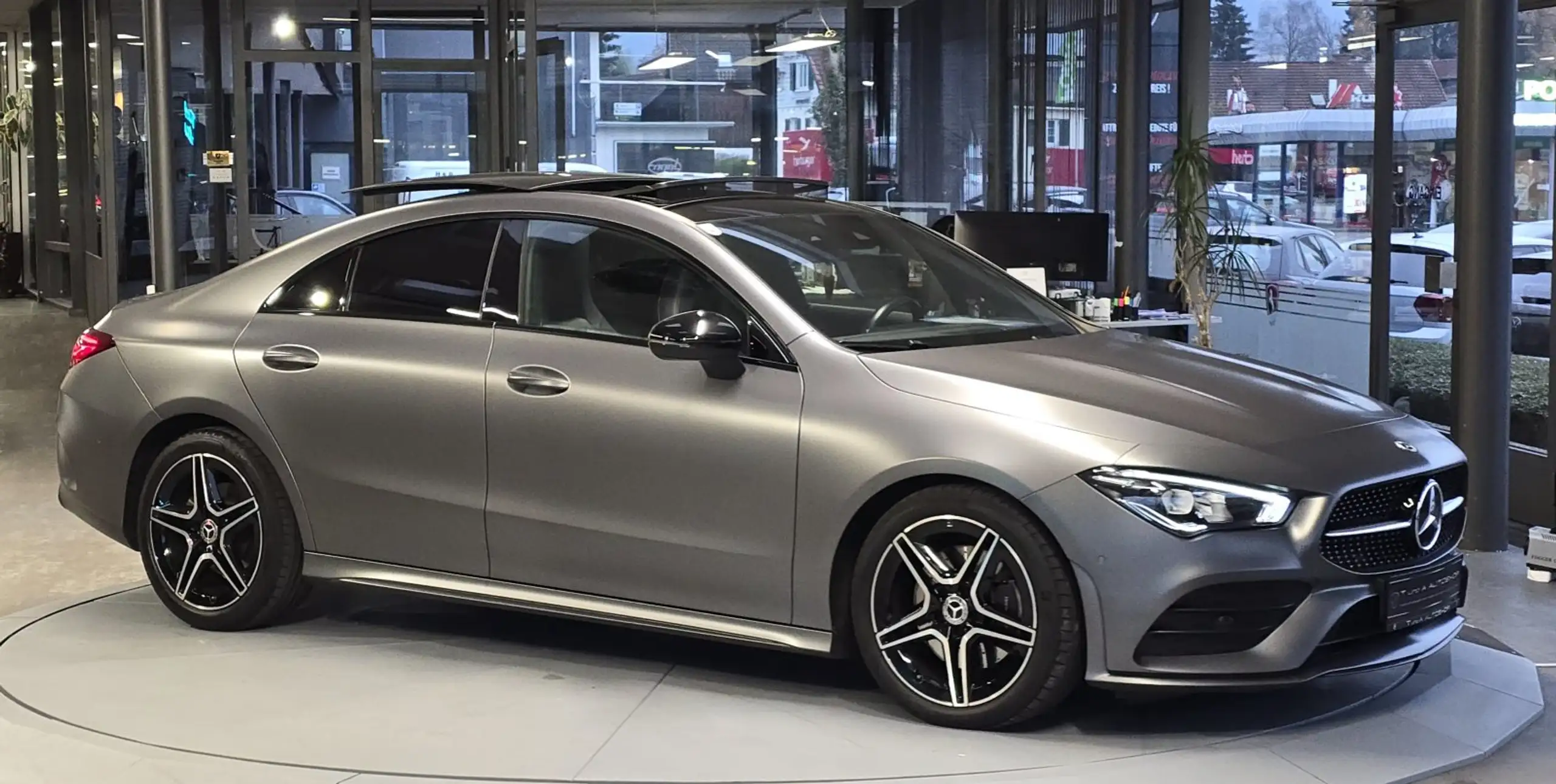 Mercedes-Benz - CLA 200