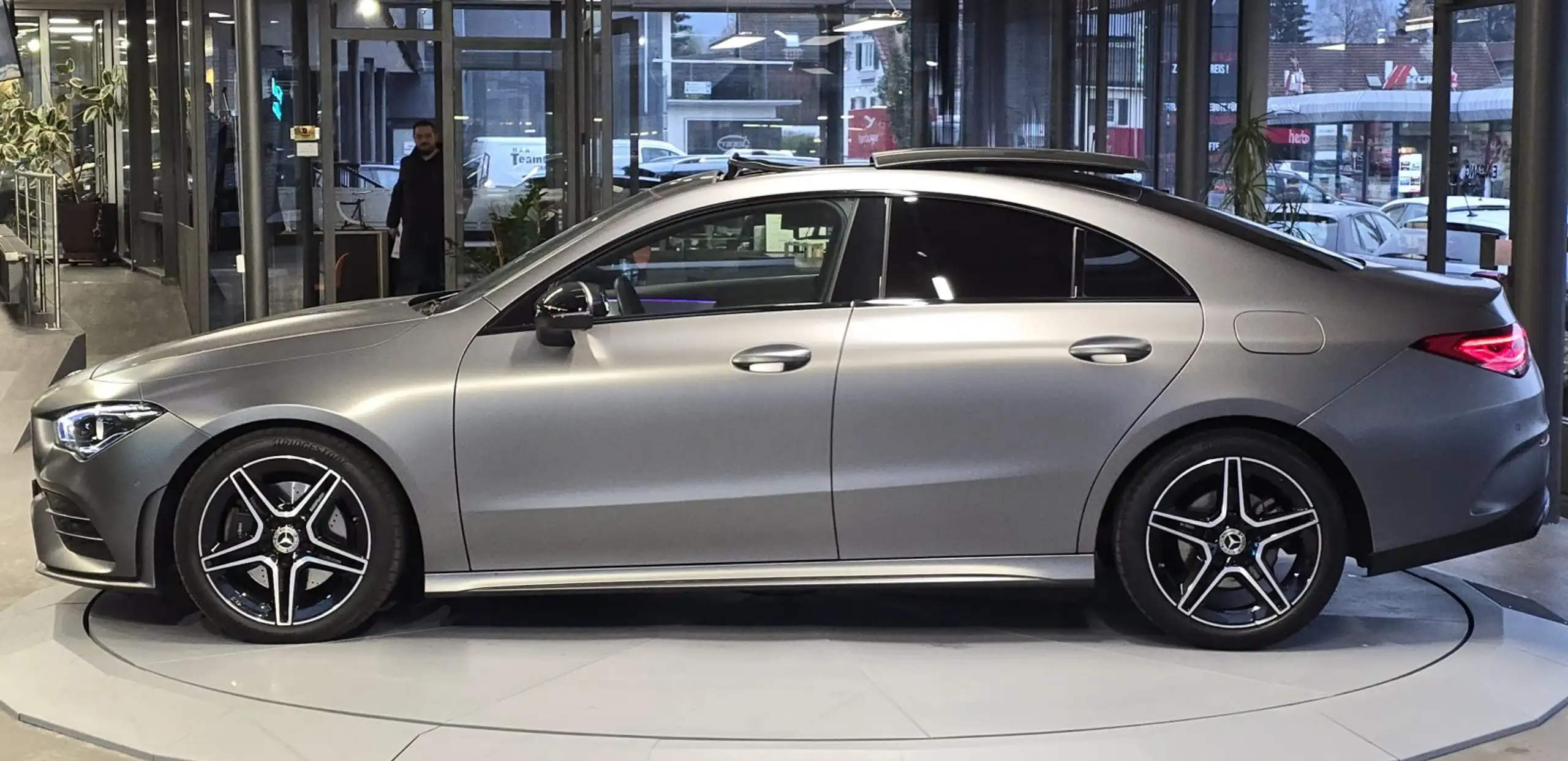 Mercedes-Benz - CLA 200