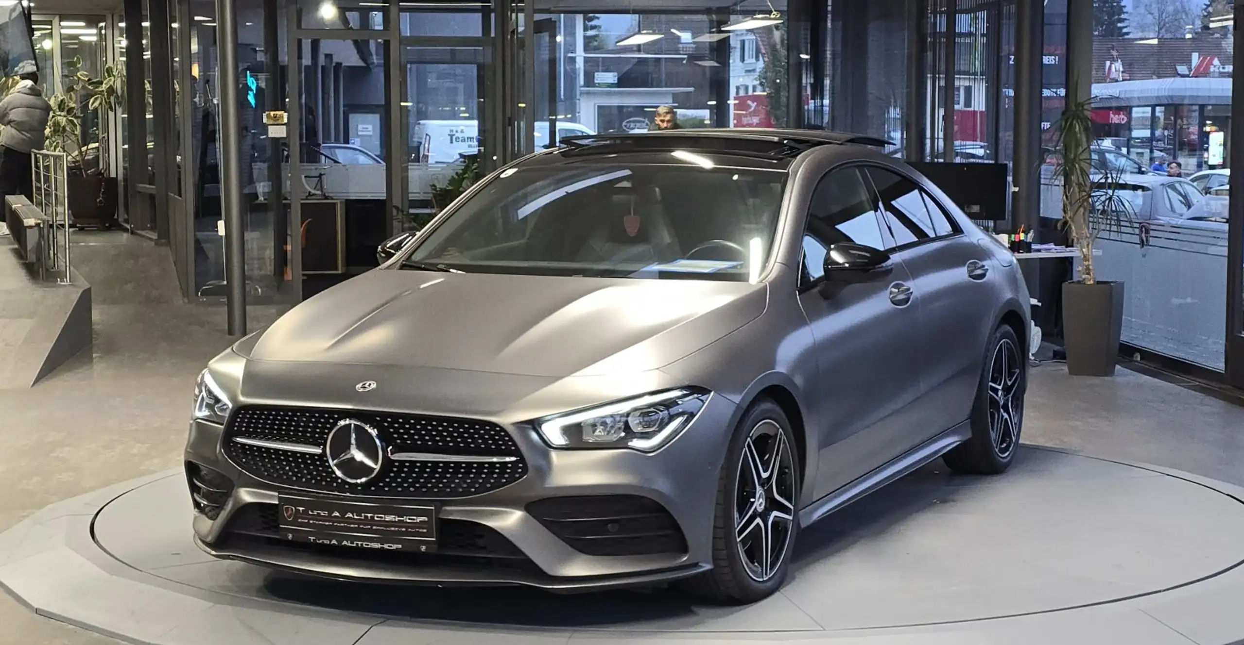 Mercedes-Benz - CLA 200