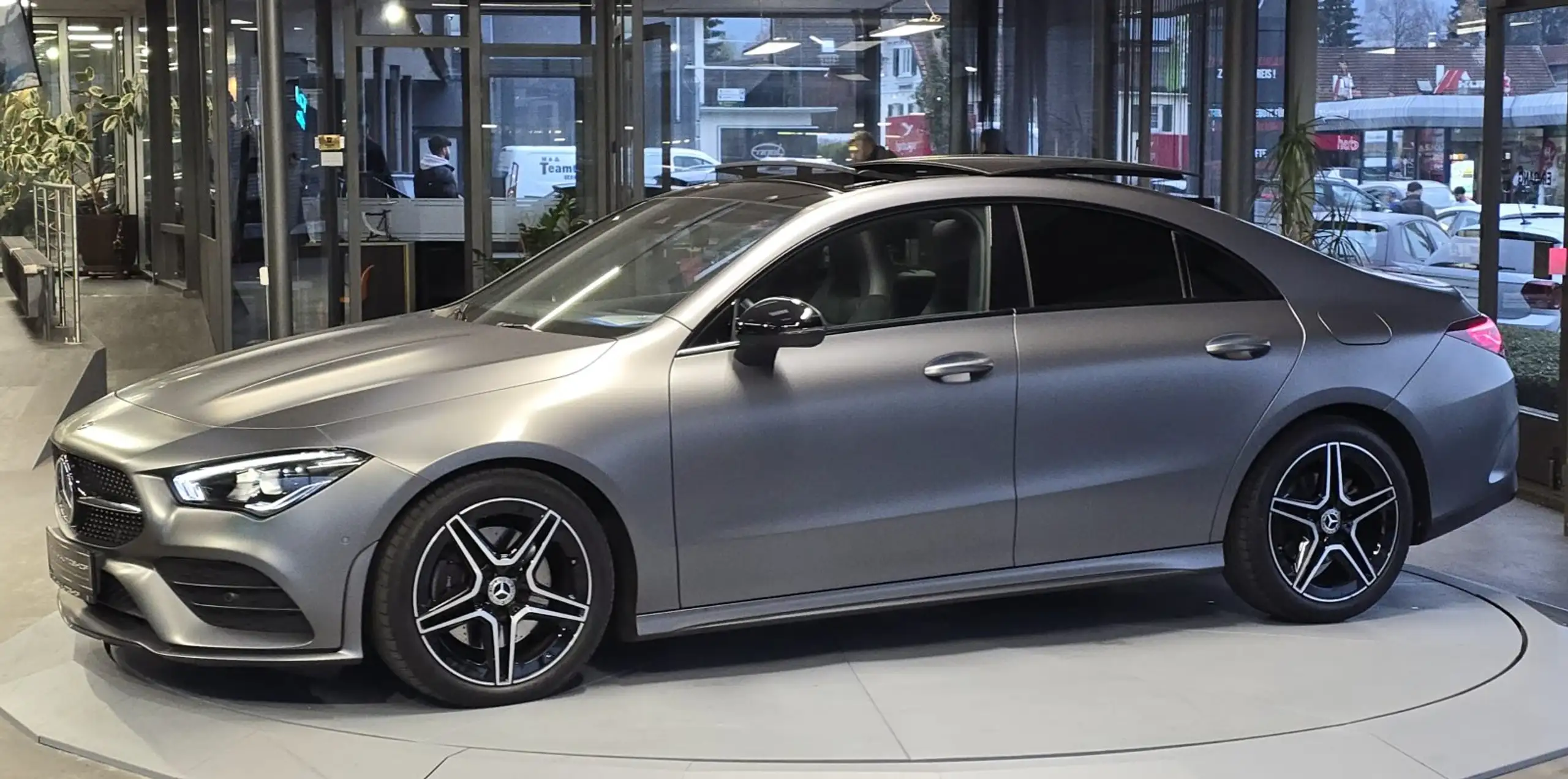 Mercedes-Benz - CLA 200