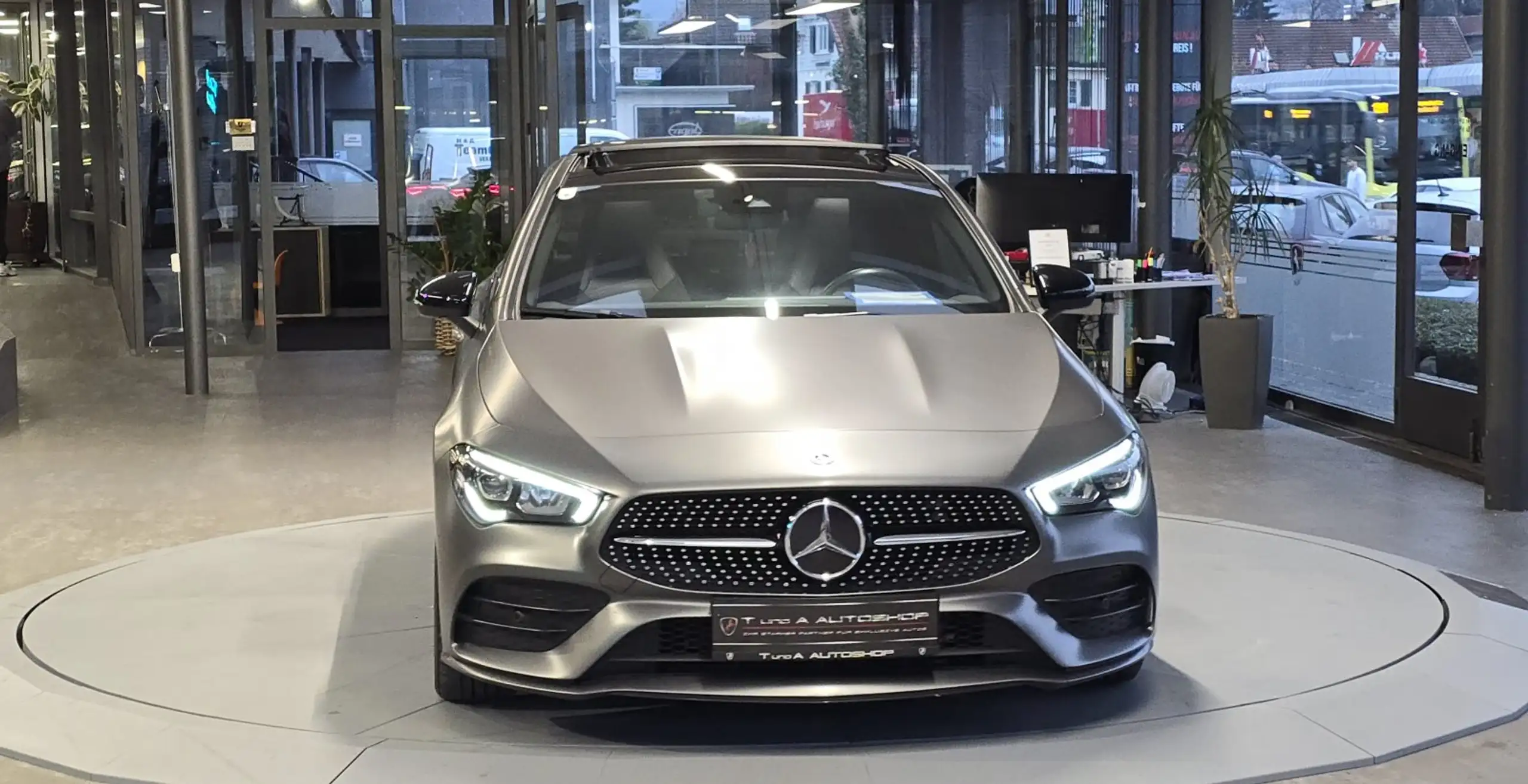 Mercedes-Benz - CLA 200