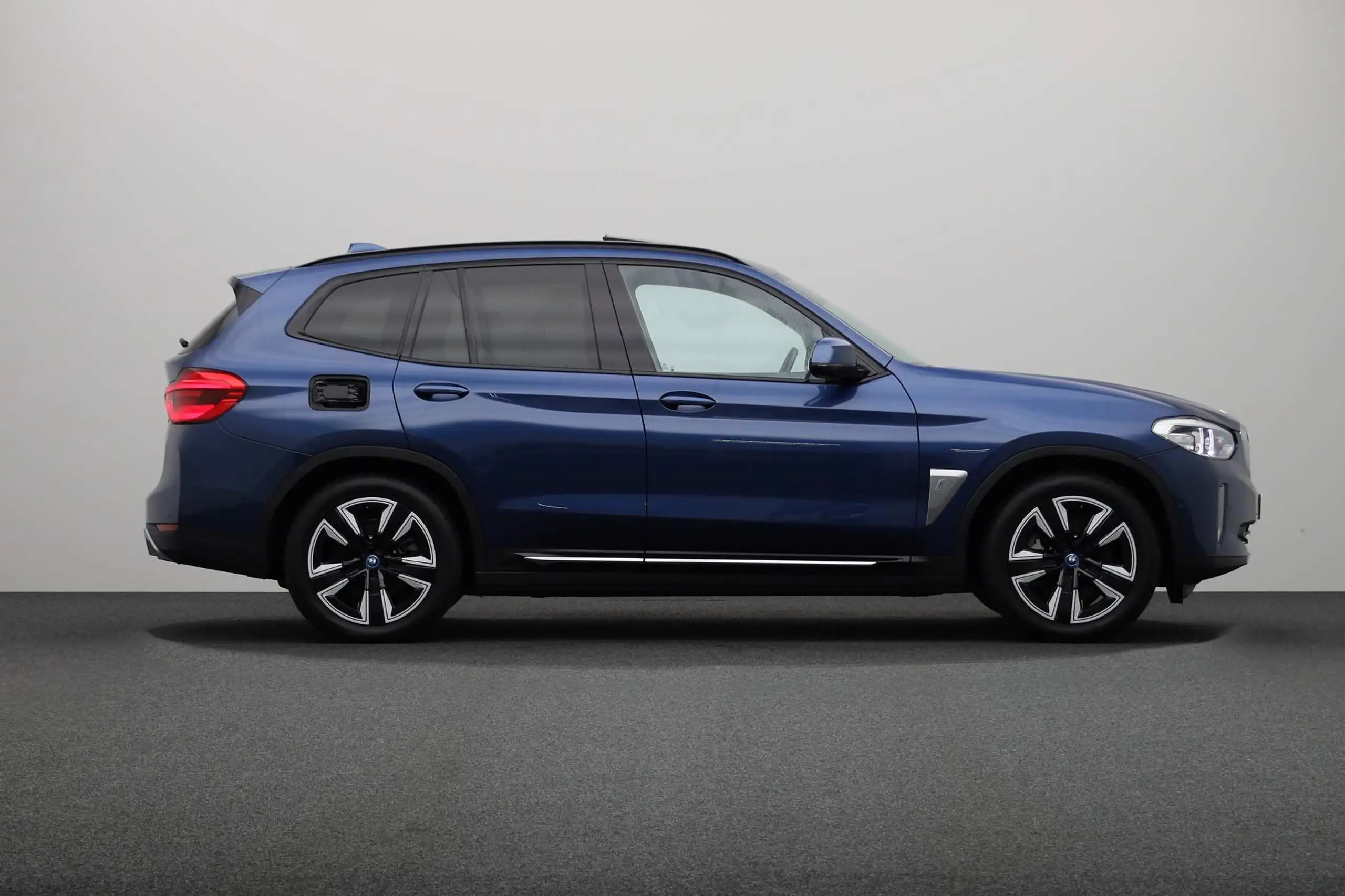 BMW - iX3