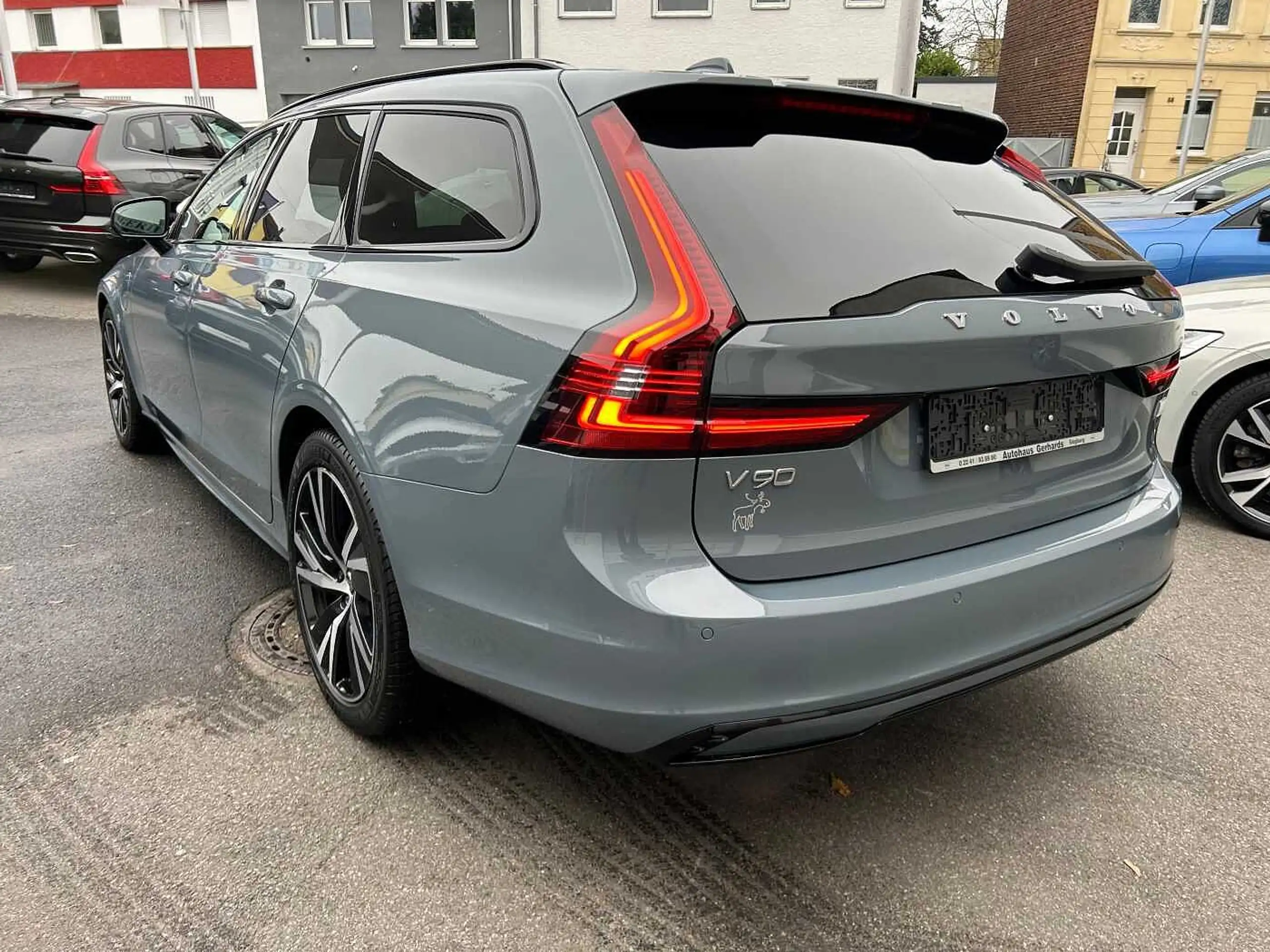 Volvo - V90