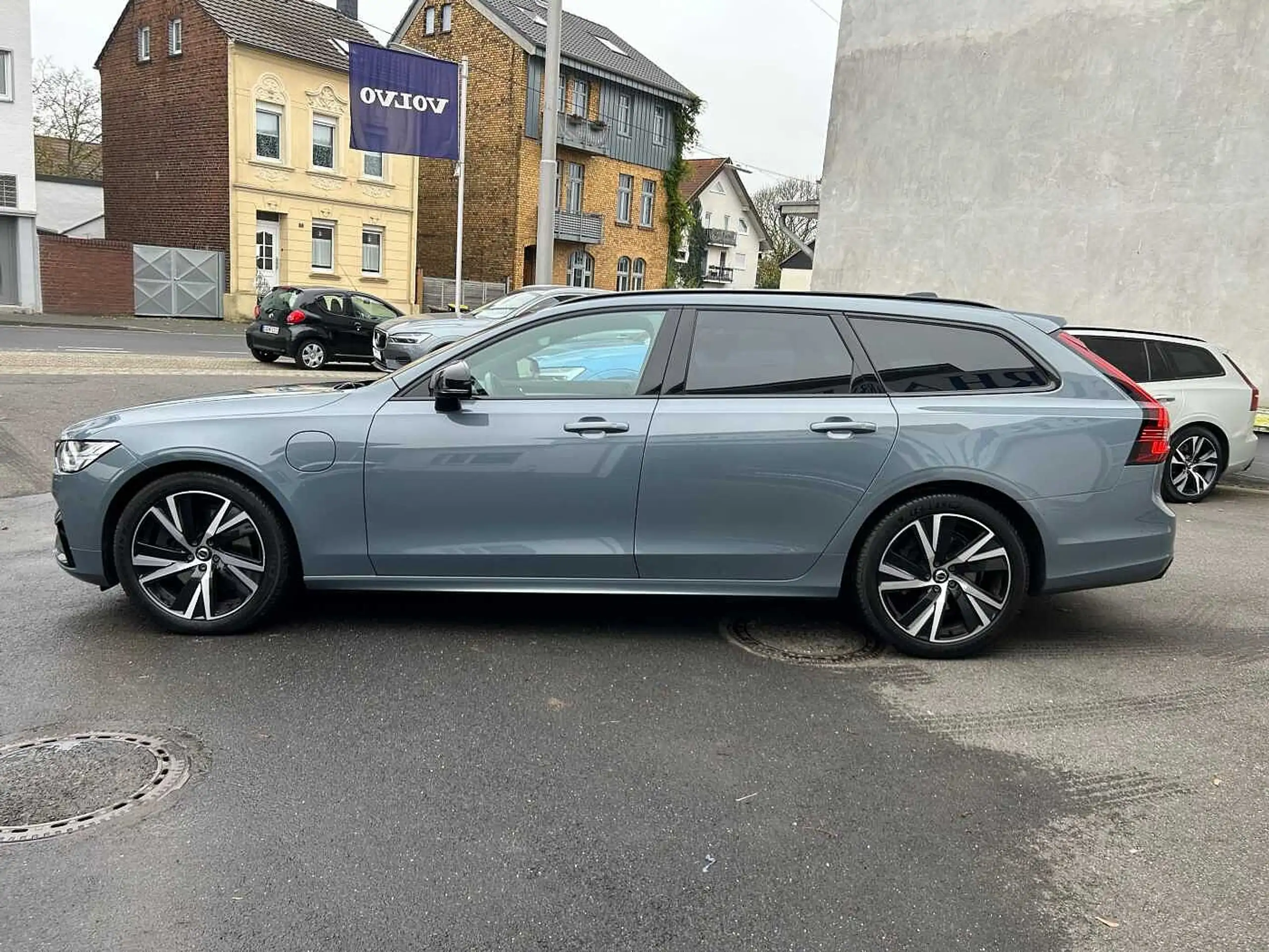 Volvo - V90