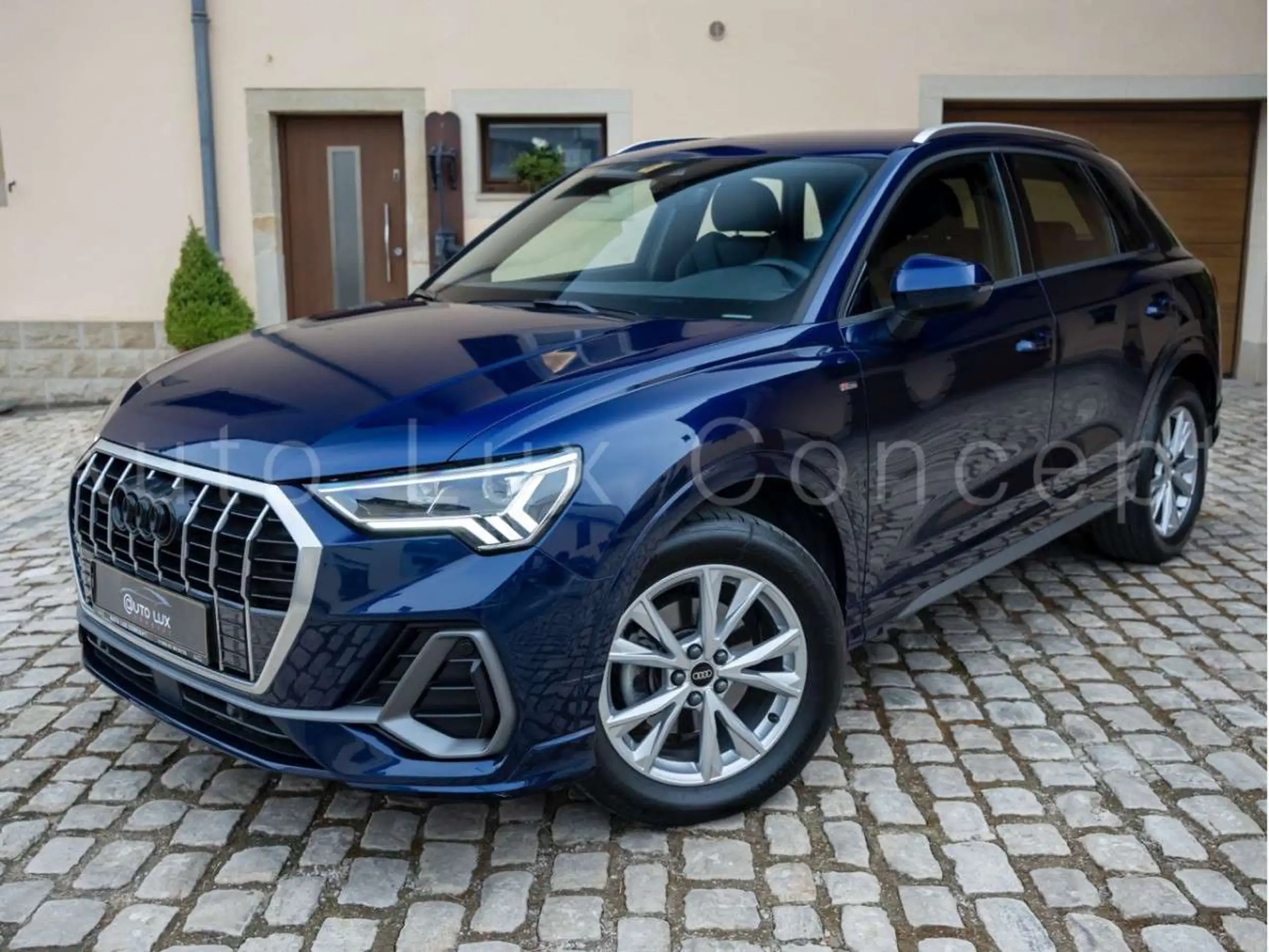 Audi - Q3