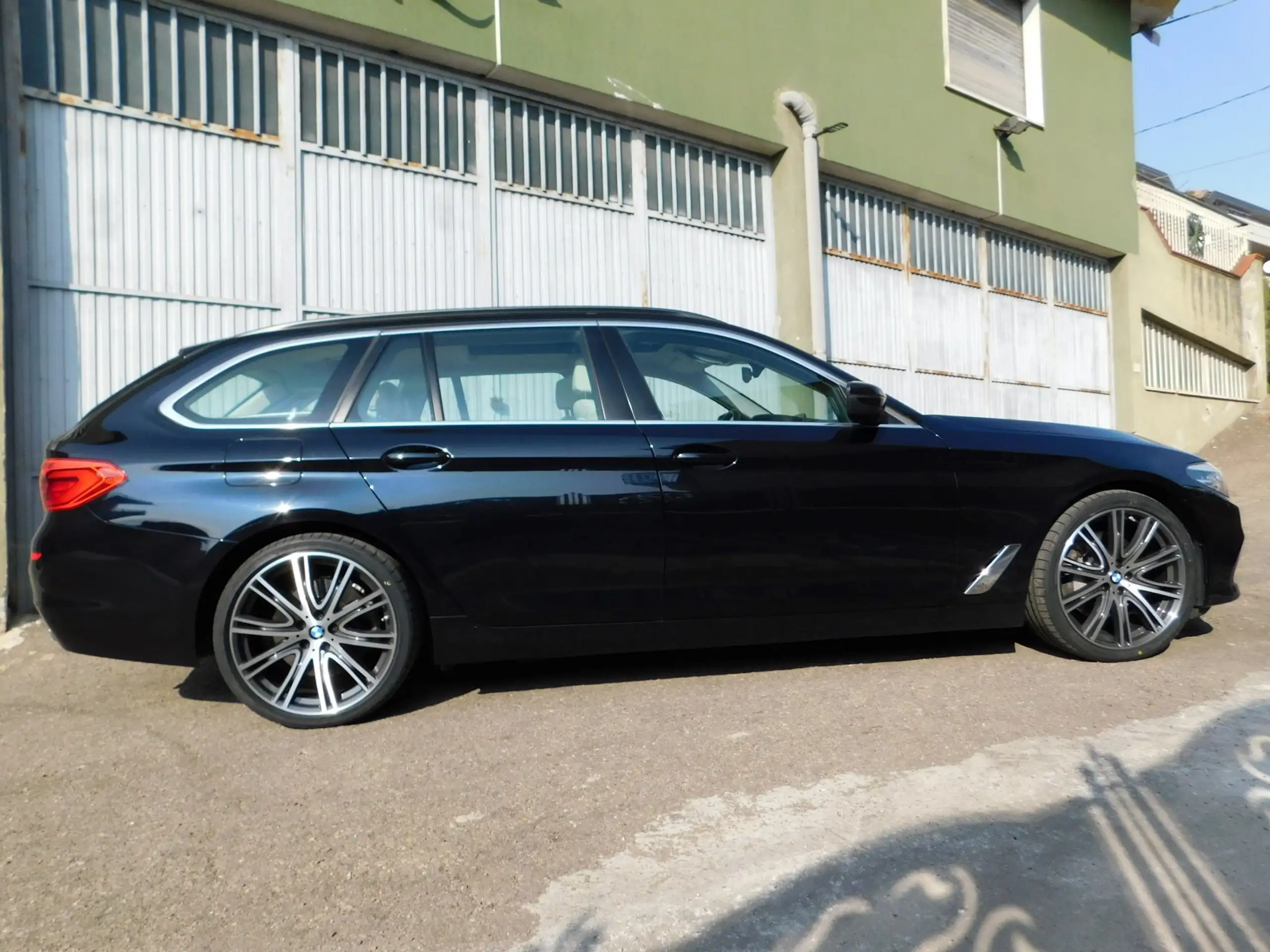 BMW - 530