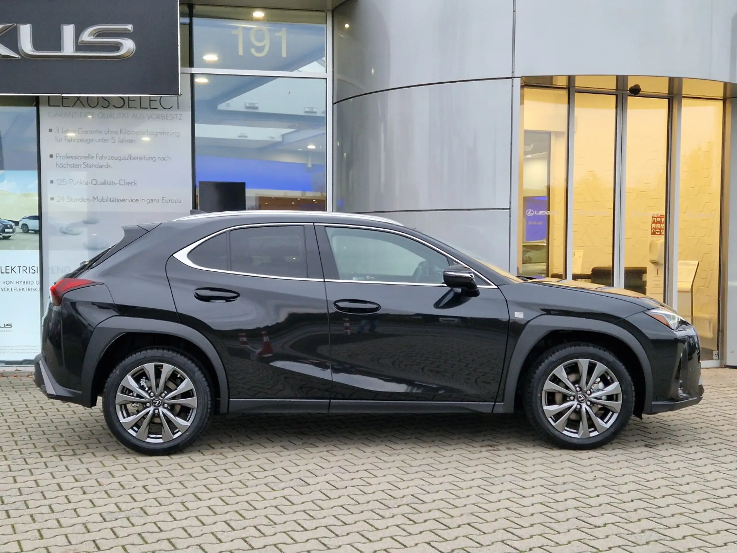 Lexus - UX 300e