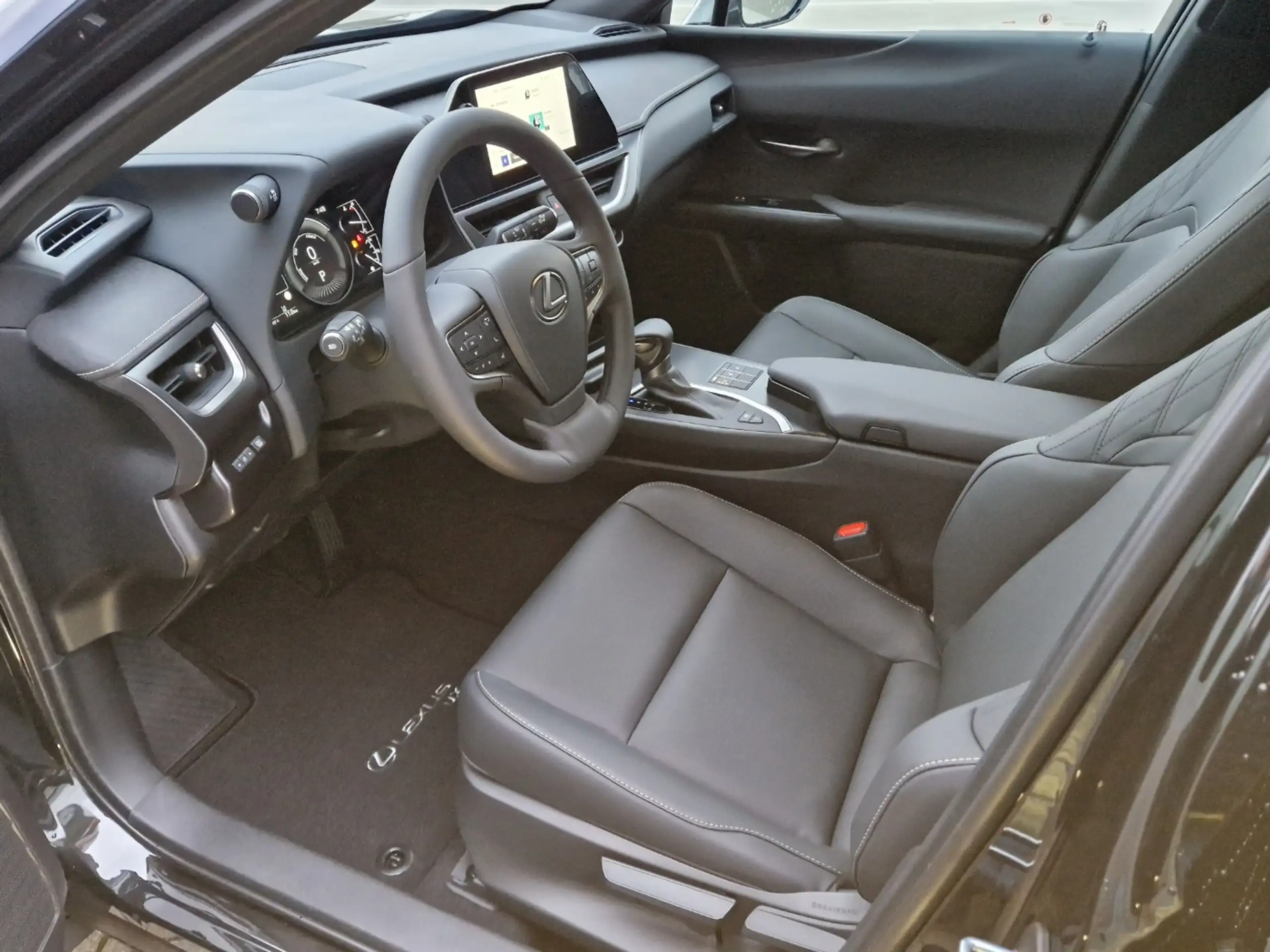 Lexus - UX 300e