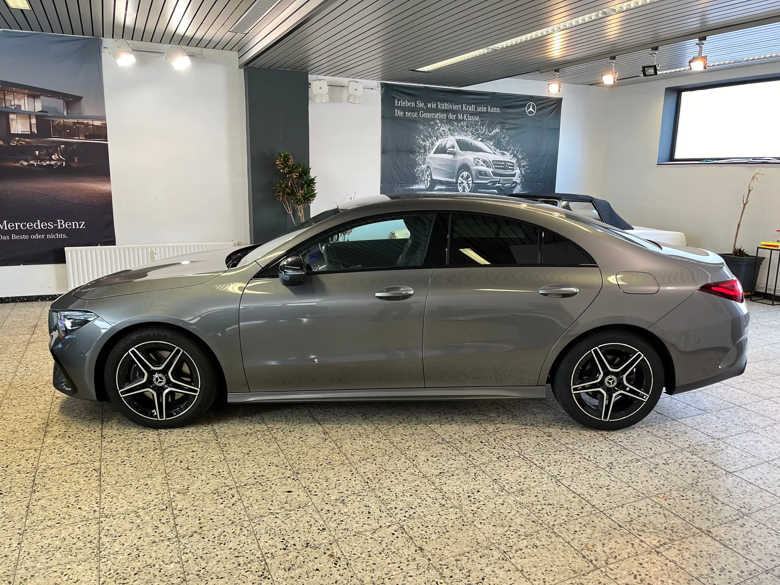 Mercedes-Benz - CLA 200