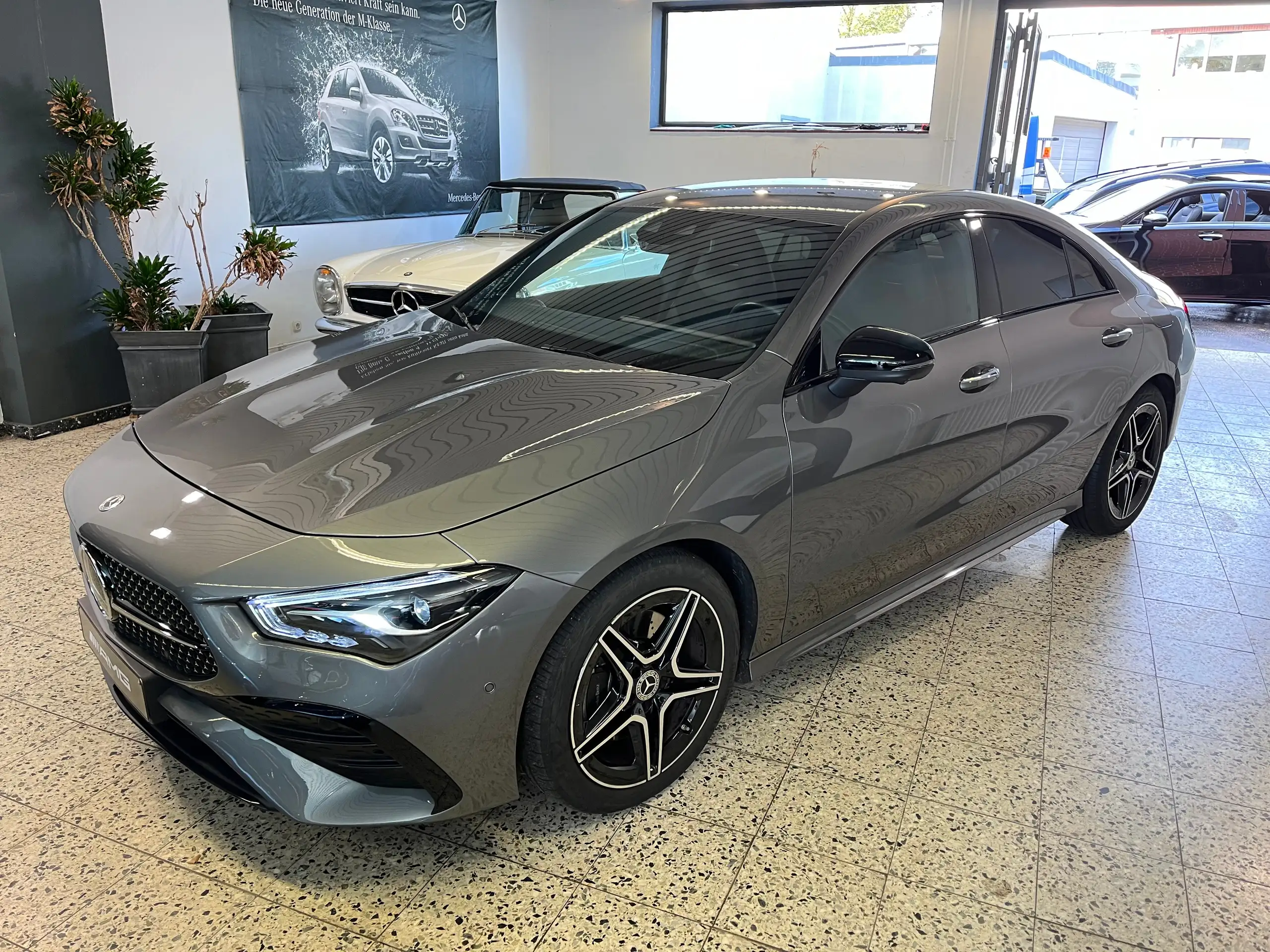 Mercedes-Benz - CLA 200