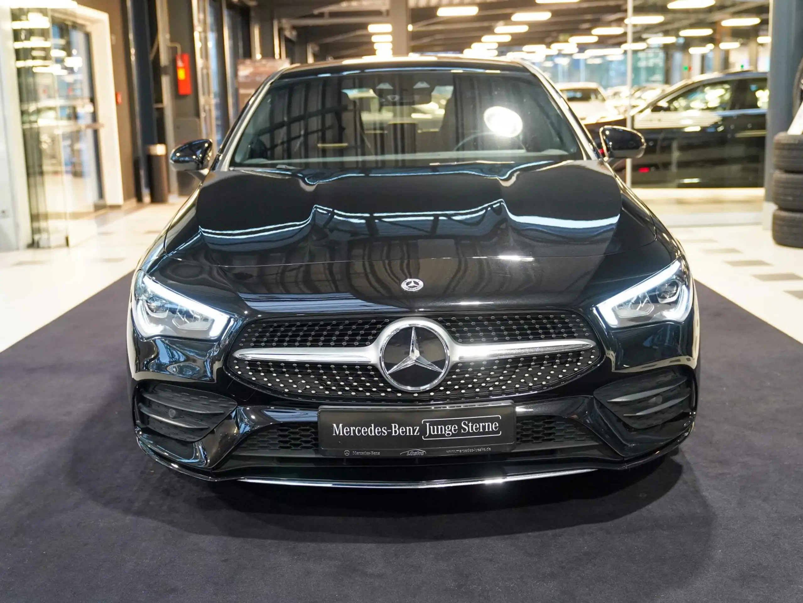 Mercedes-Benz - CLA 220