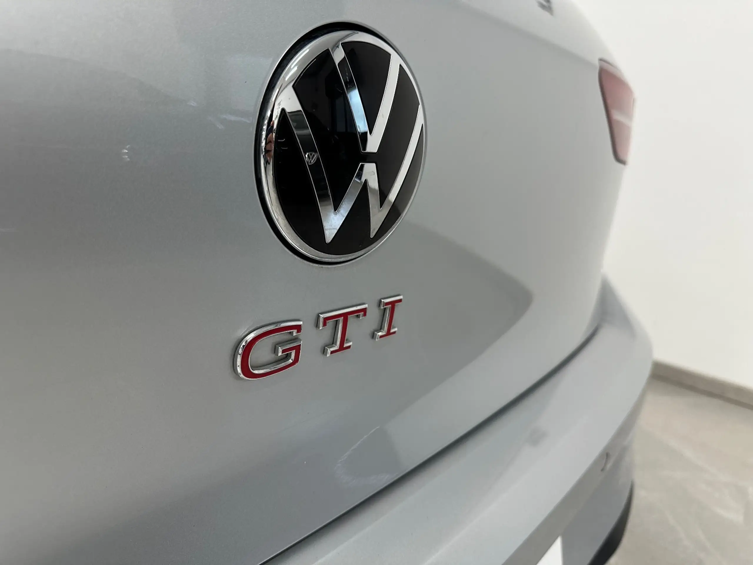 Volkswagen - Golf GTI