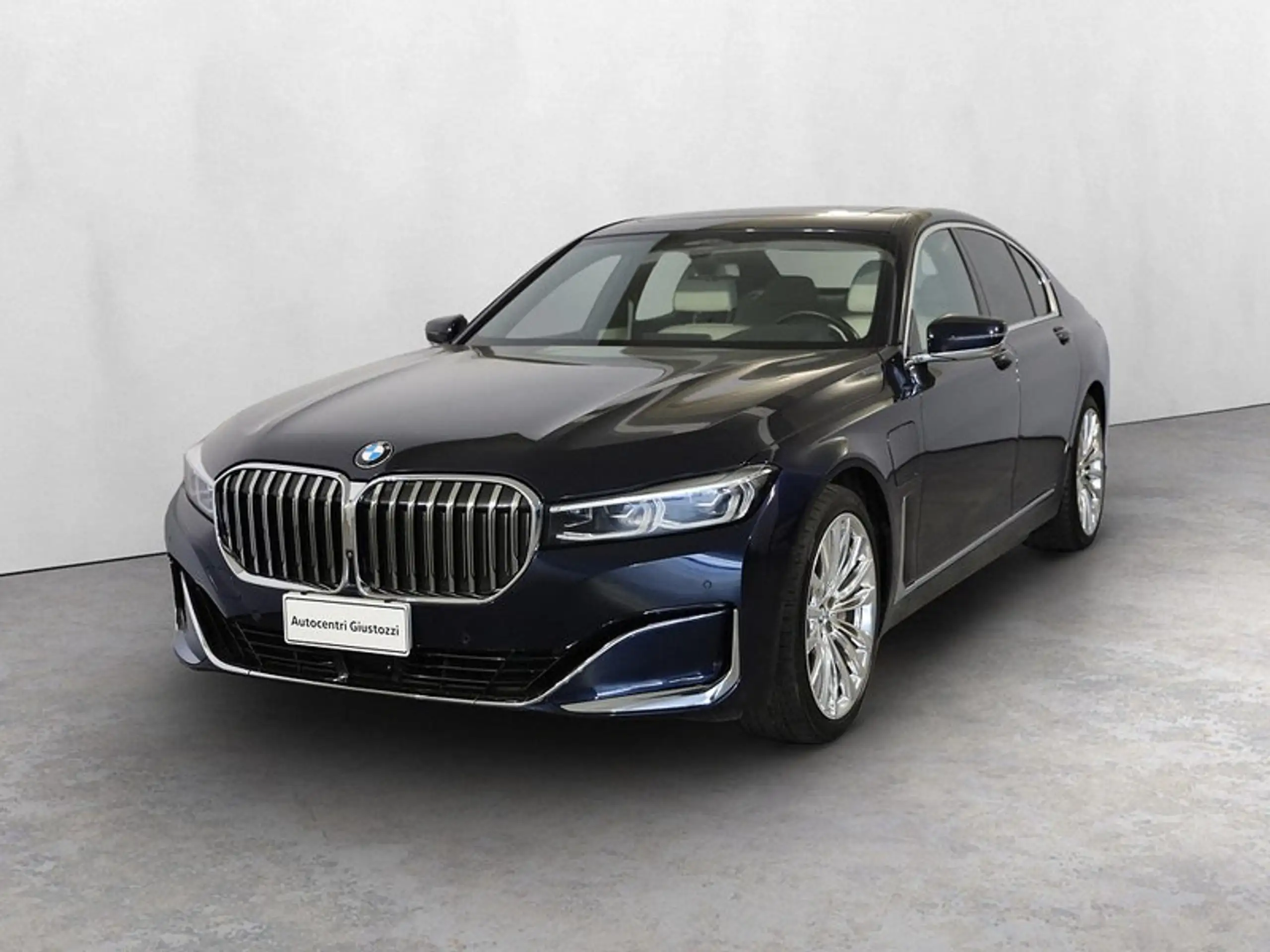 BMW - 745