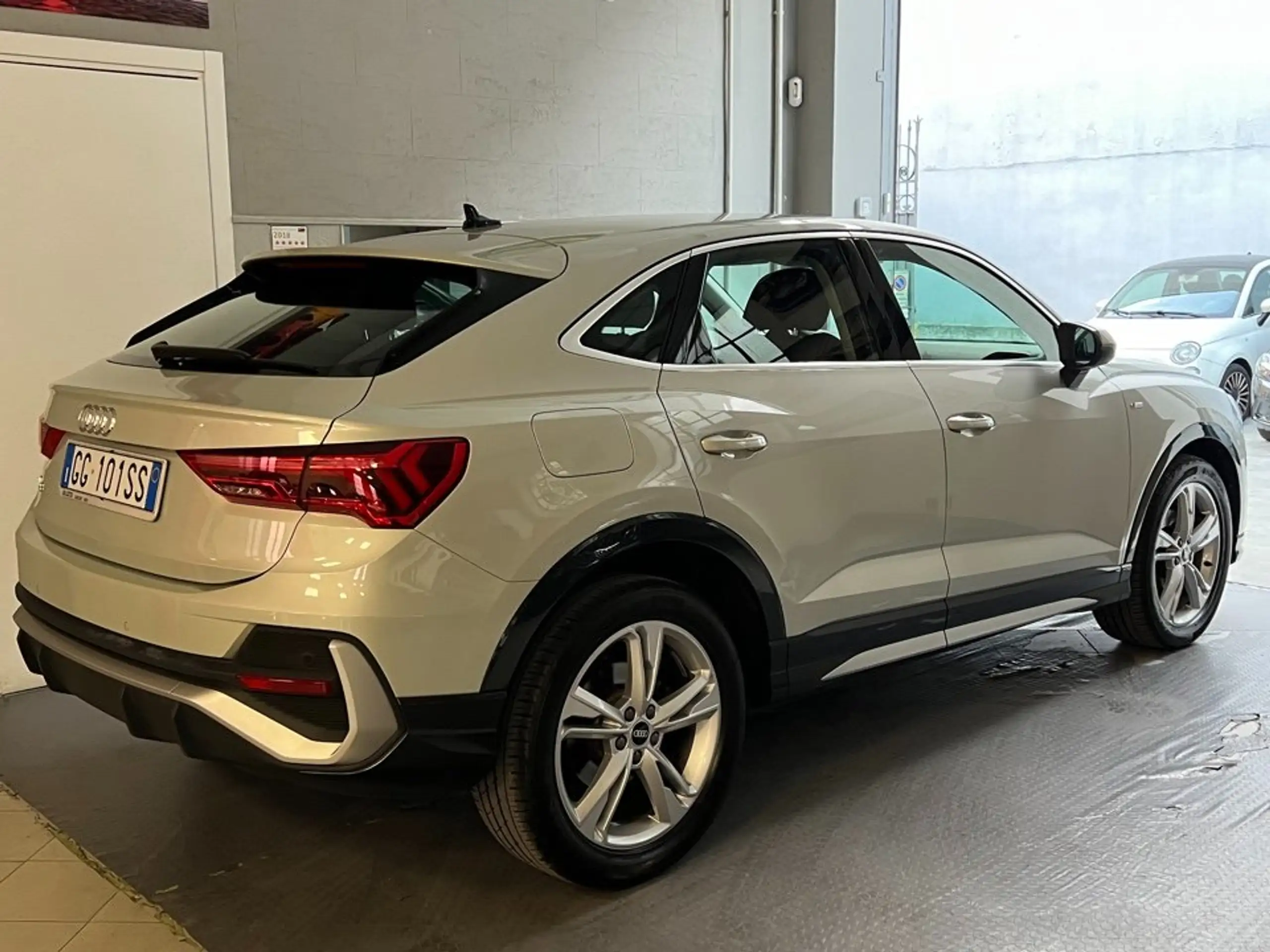 Audi - Q3