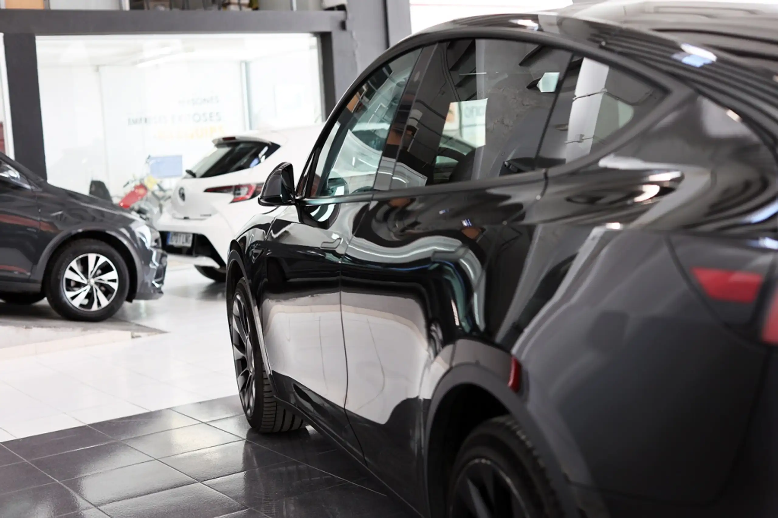 Tesla - Model Y