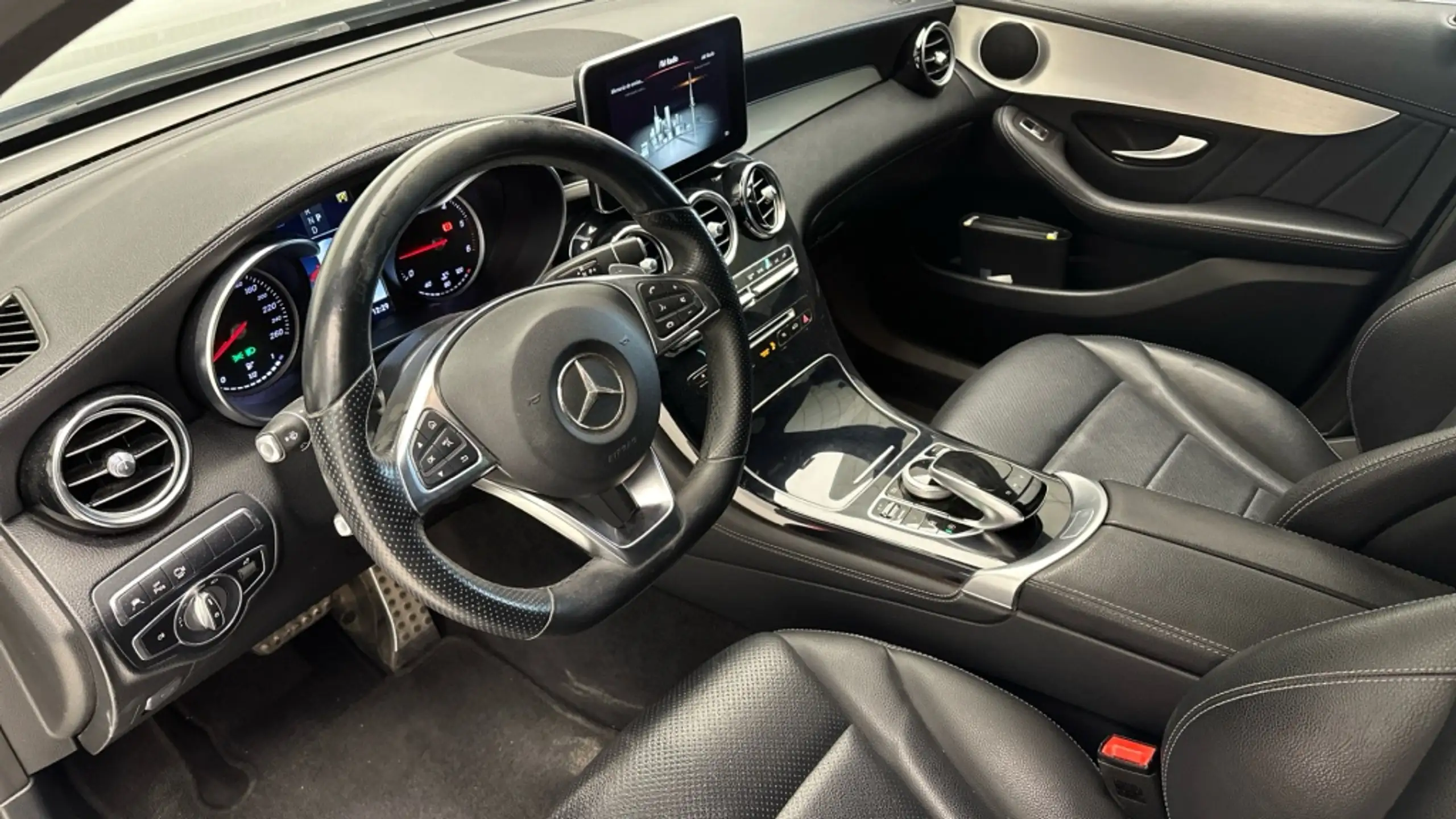 Mercedes-Benz - GLC 220