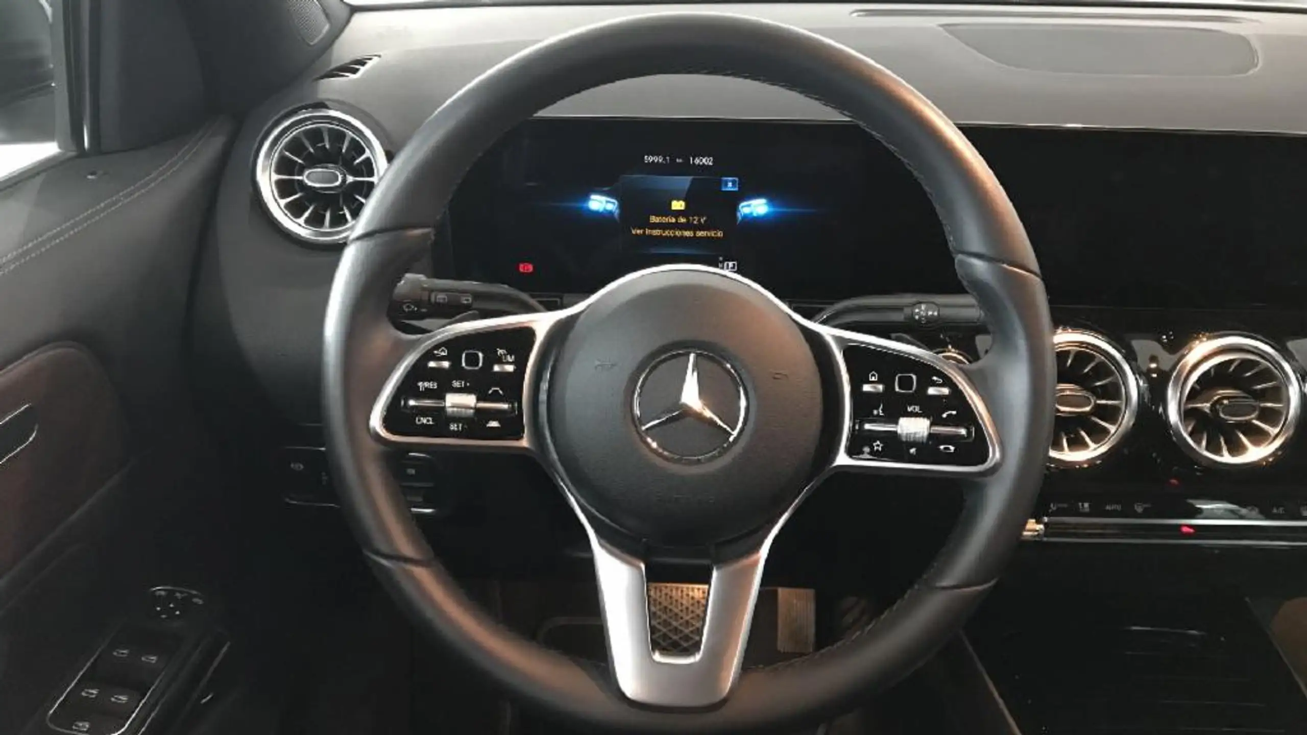 Mercedes-Benz - GLA 220