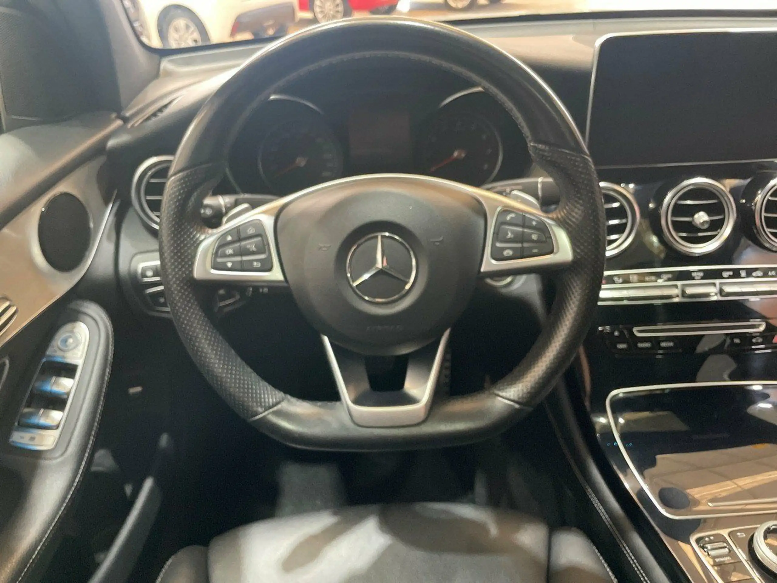 Mercedes-Benz - GLC 350