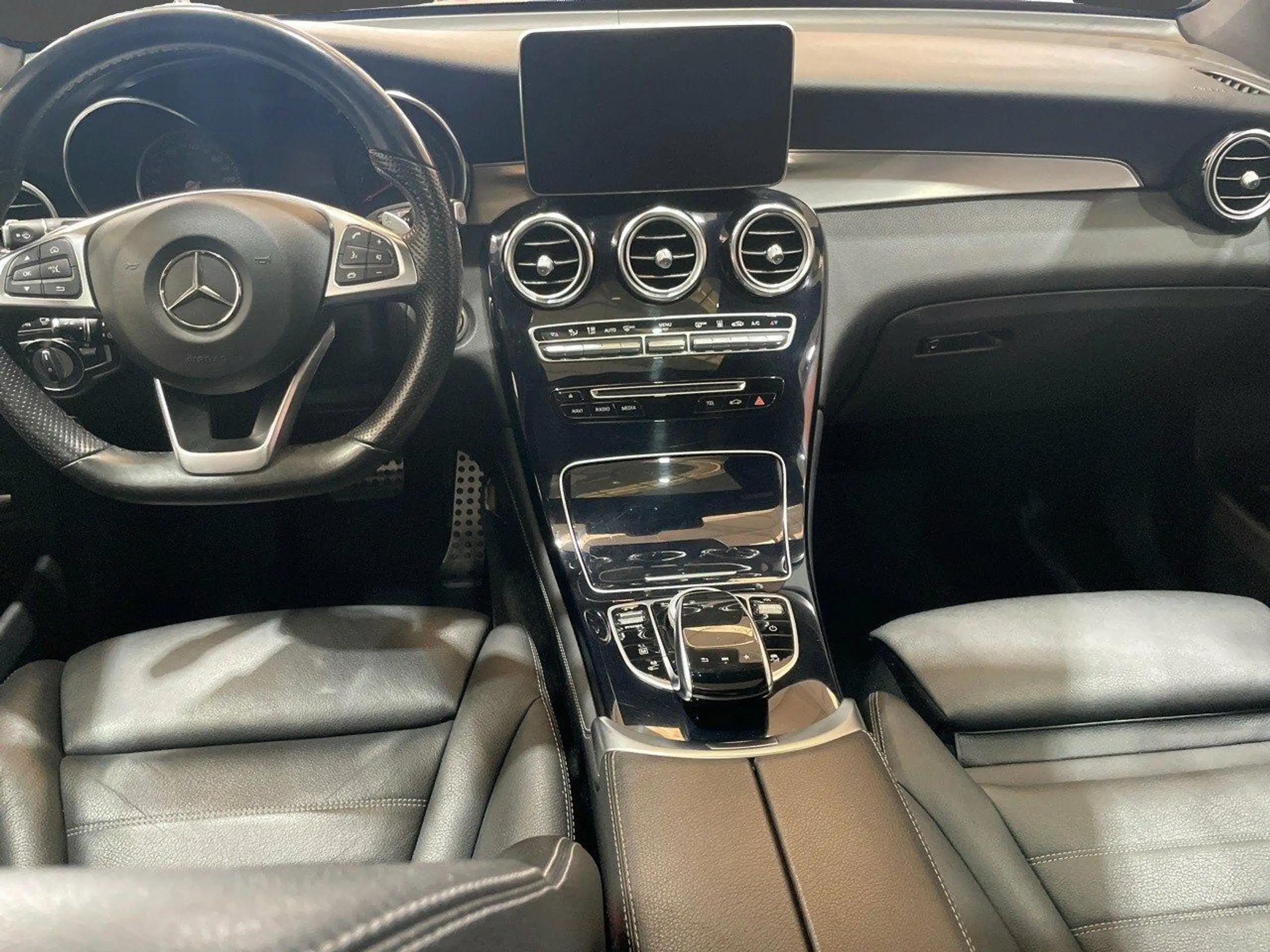 Mercedes-Benz - GLC 350