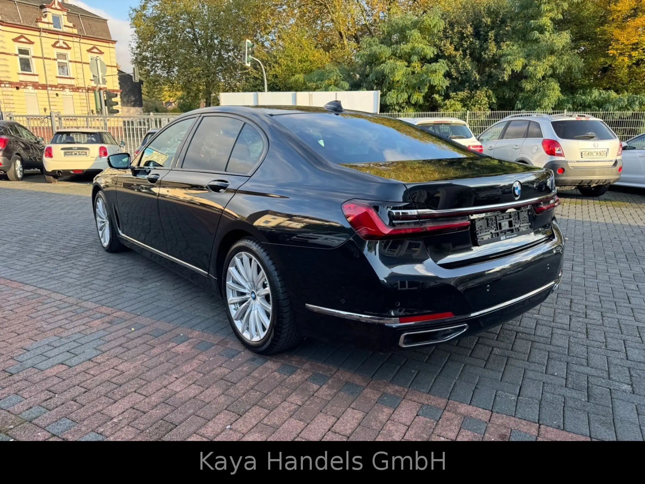 BMW - 730