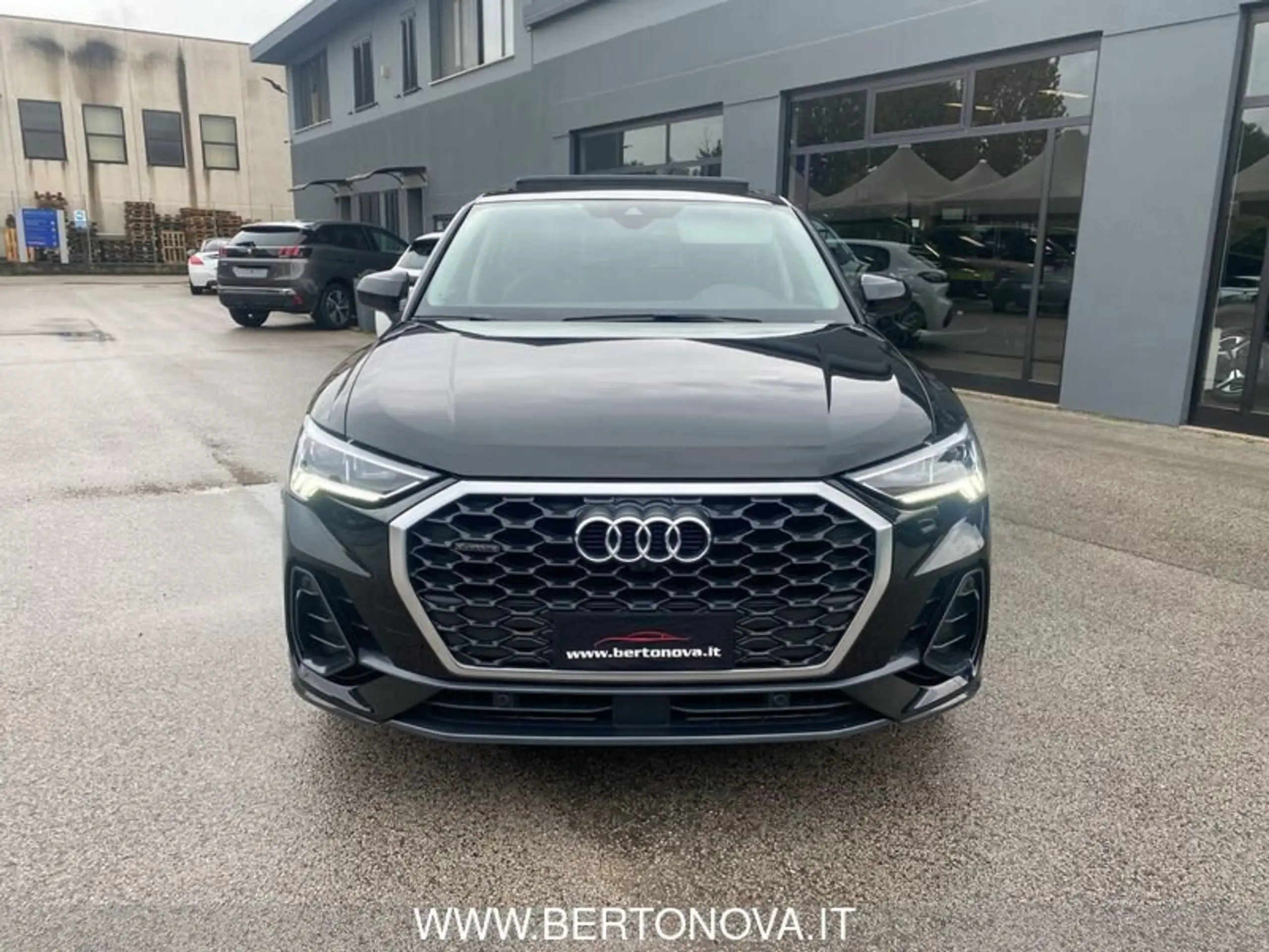 Audi - Q3