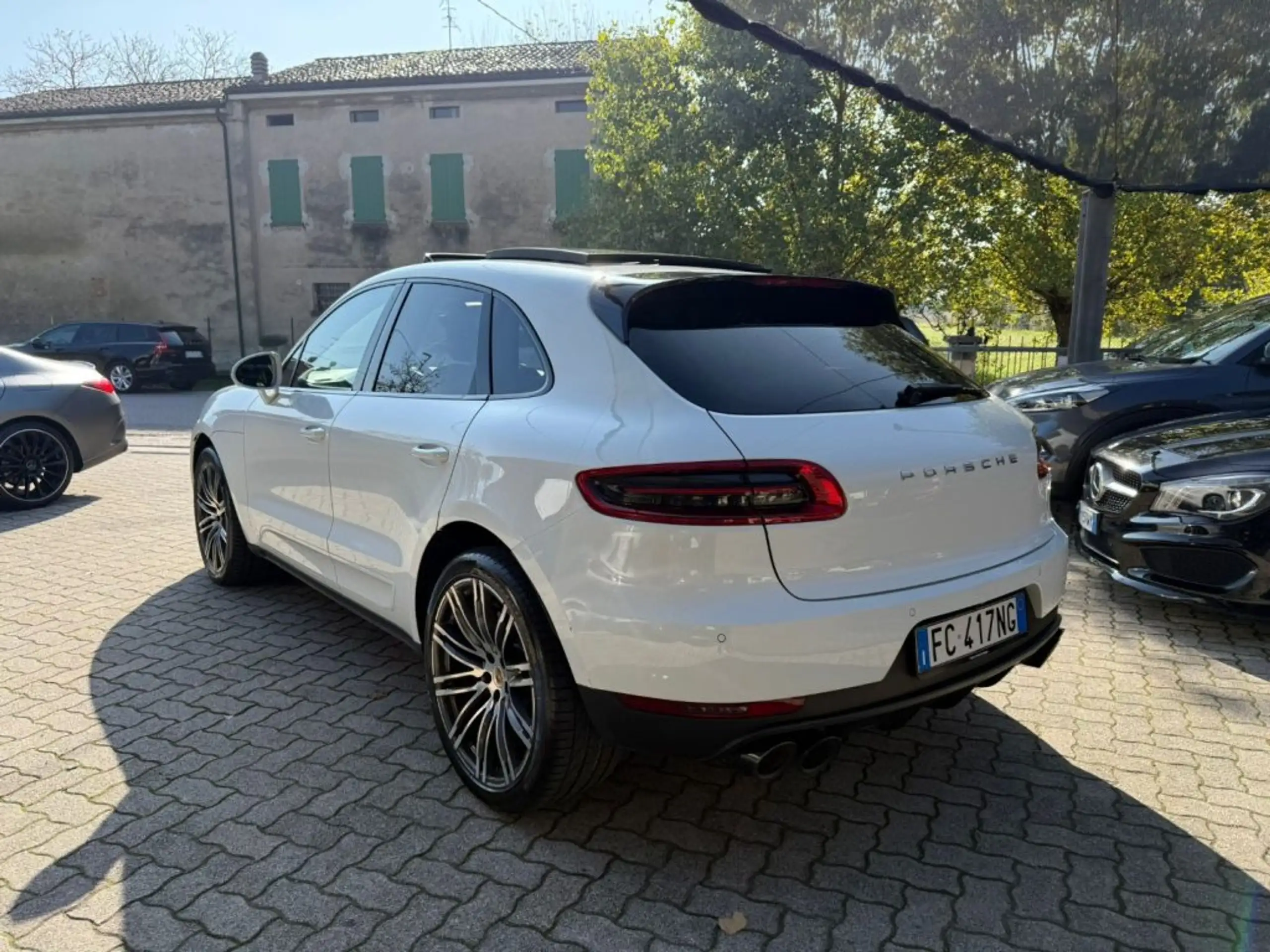 Porsche - Macan