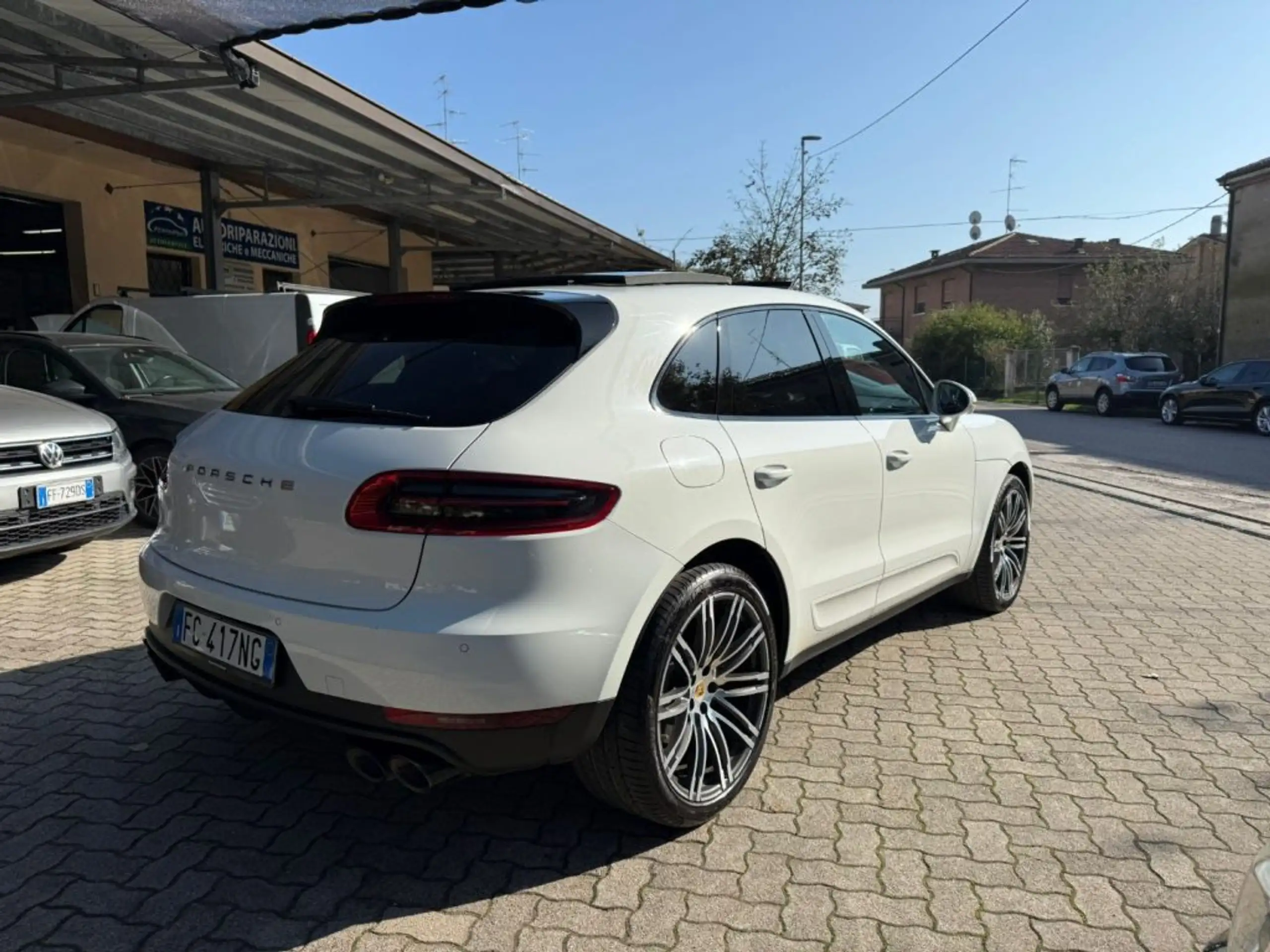 Porsche - Macan