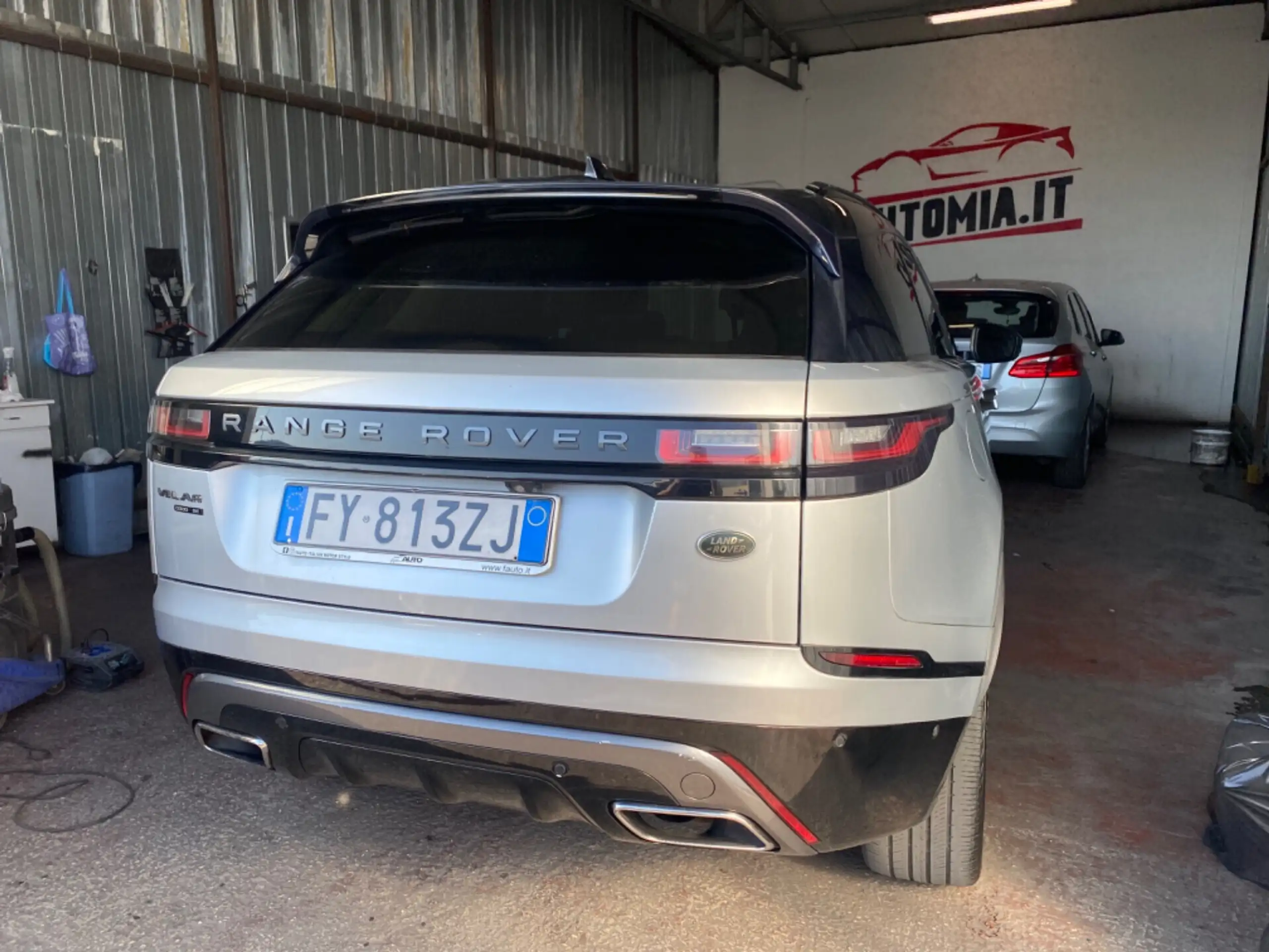 Land Rover - Range Rover Velar